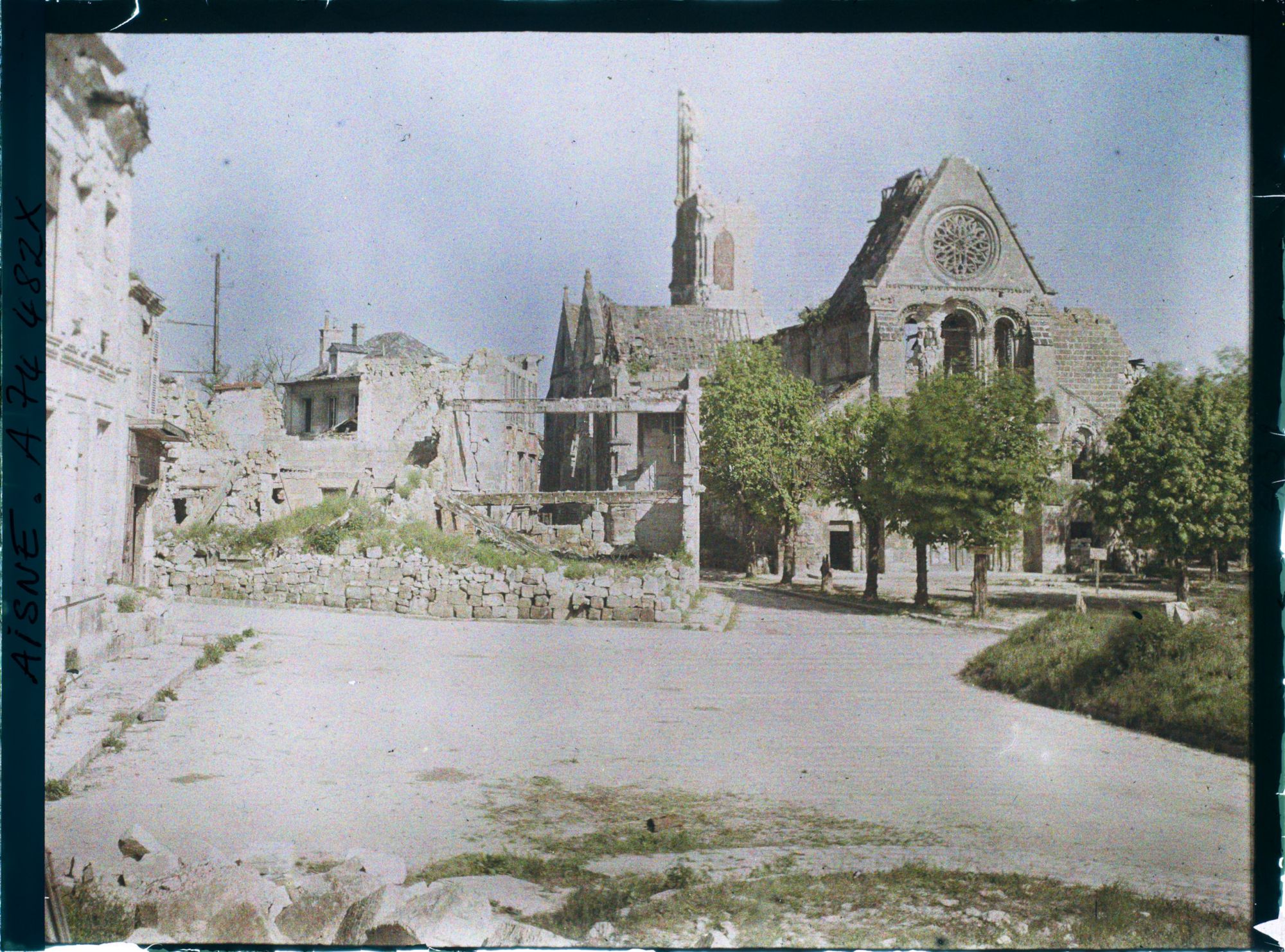 Image représentant Vue générale de la place de l'église