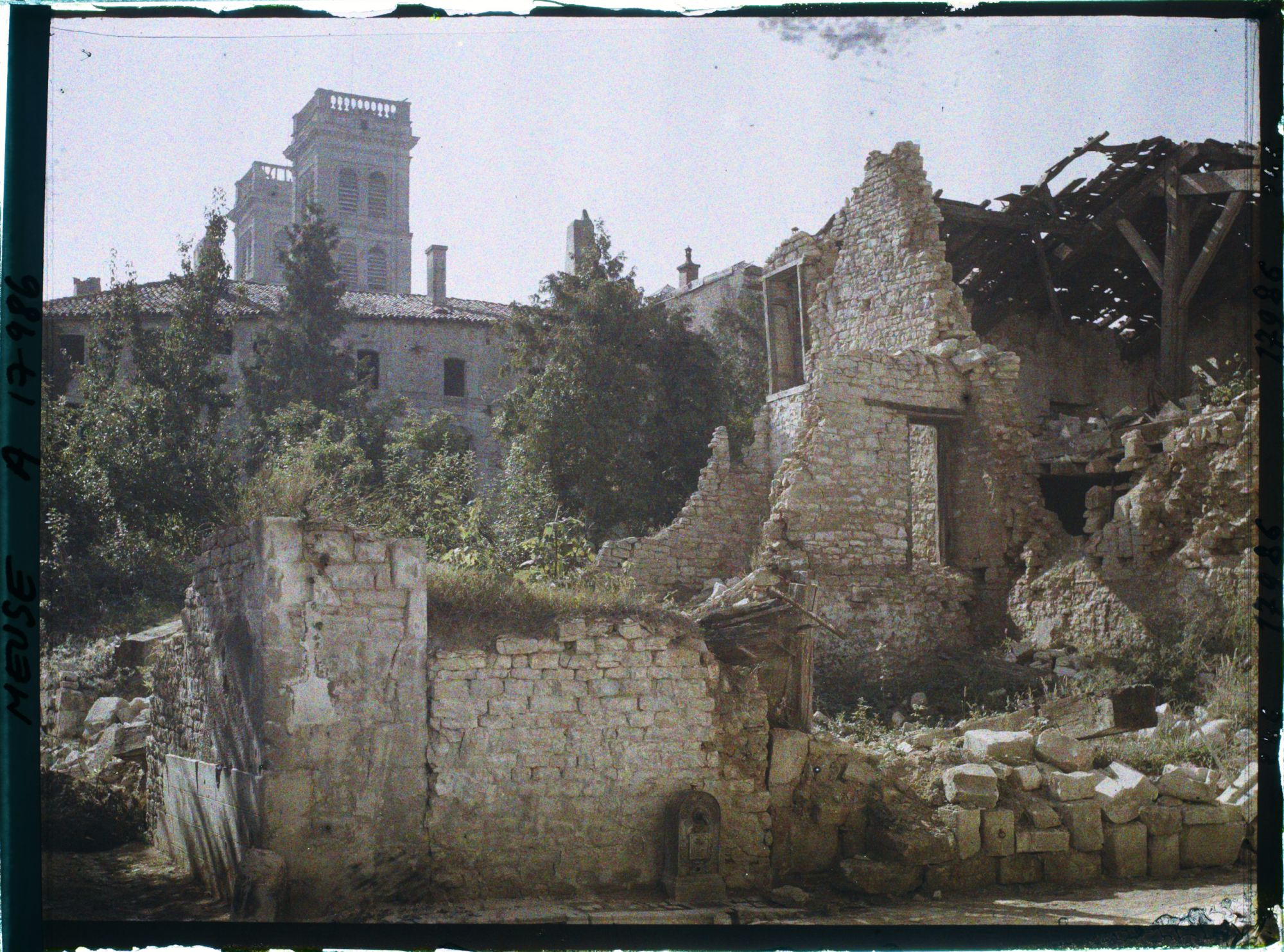 Image représentant France, Verdun, La Cathédrale, vue de l'impasse de Rippe