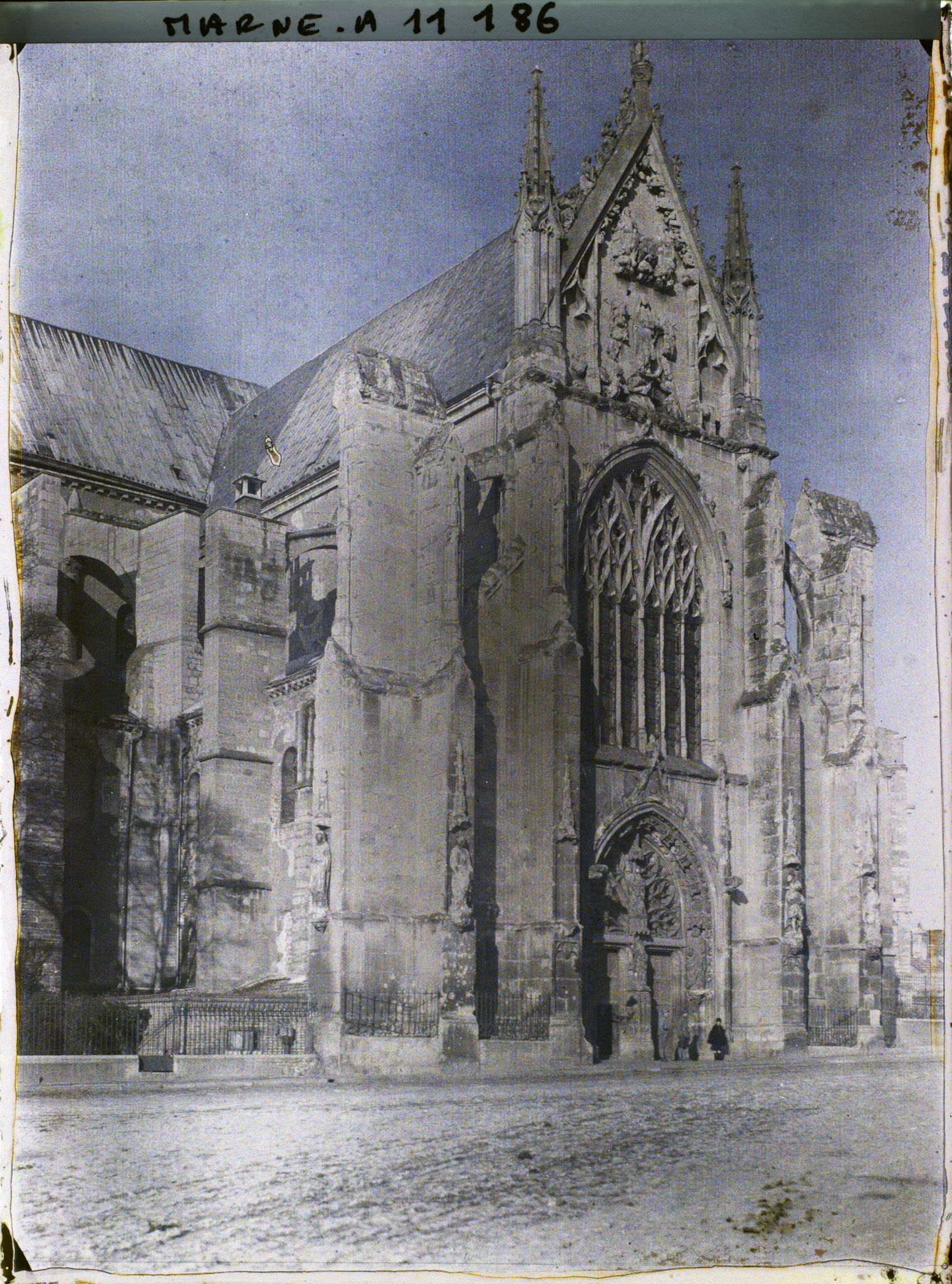Image représentant Façade du transept sud de la basilique Saint-Rémi