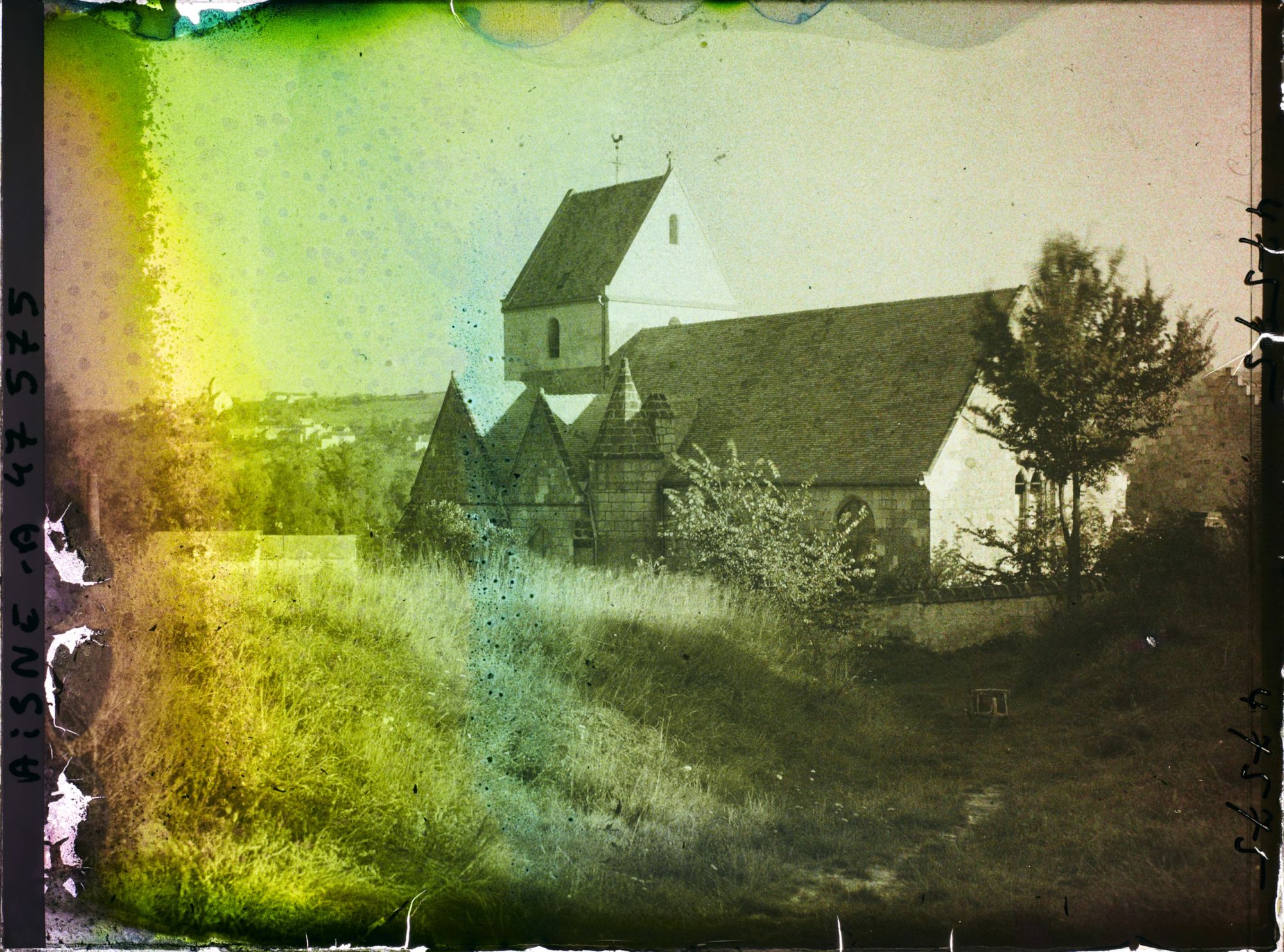 Image représentant France, Laversine, Eglise au Soleil Couchant, dans le fond, Cutry