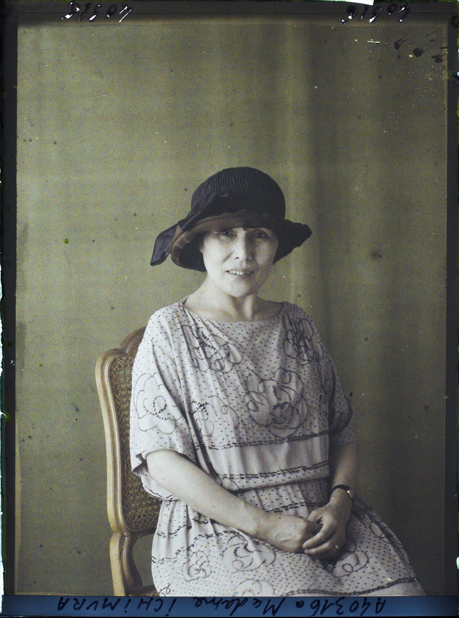 Image représentant https://musee-albert-kahn.s-museum.fr/home/NWQ2OTAwYzNmYjZlZTk1ZWQwODJmMjY4L2dlbmVyaWMtbm90aWNlLXRhYi9hdXRob3JpdHkvNjE3YTc5ZjVjZjhiODk2OGIzMzM3ZDIx/5d6900c3fb6ee95ed082f268/generic-notice-tab/authority/617a79ebcf8b8968b3336f96 Madame Ichimura