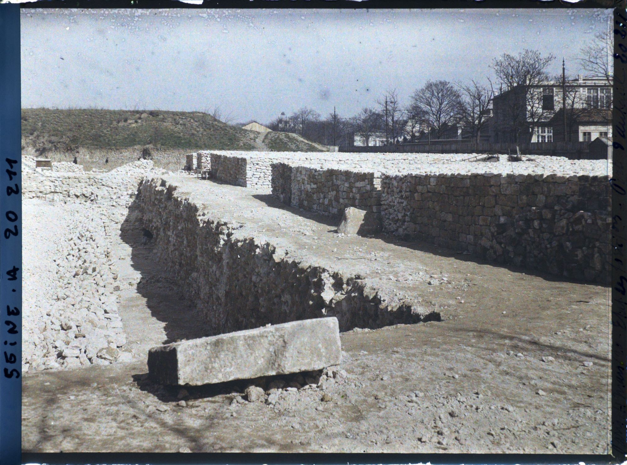Image représentant La démolition des fortifications (à la porte d'Auteuil ?)