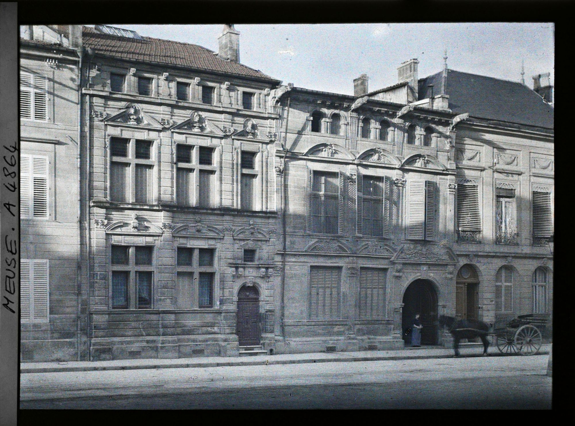 Image représentant Maison à décor de gargouilles
