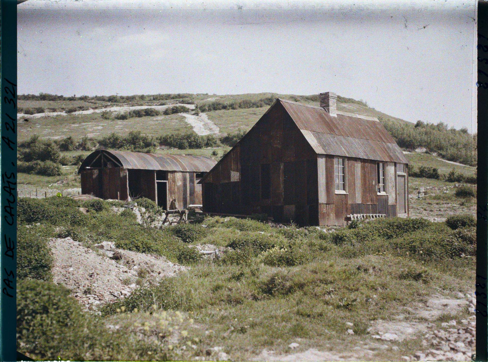 Image représentant France, Ablain St Nazaire, Maisons et Champs remis en Culture le long des pentes du plateau