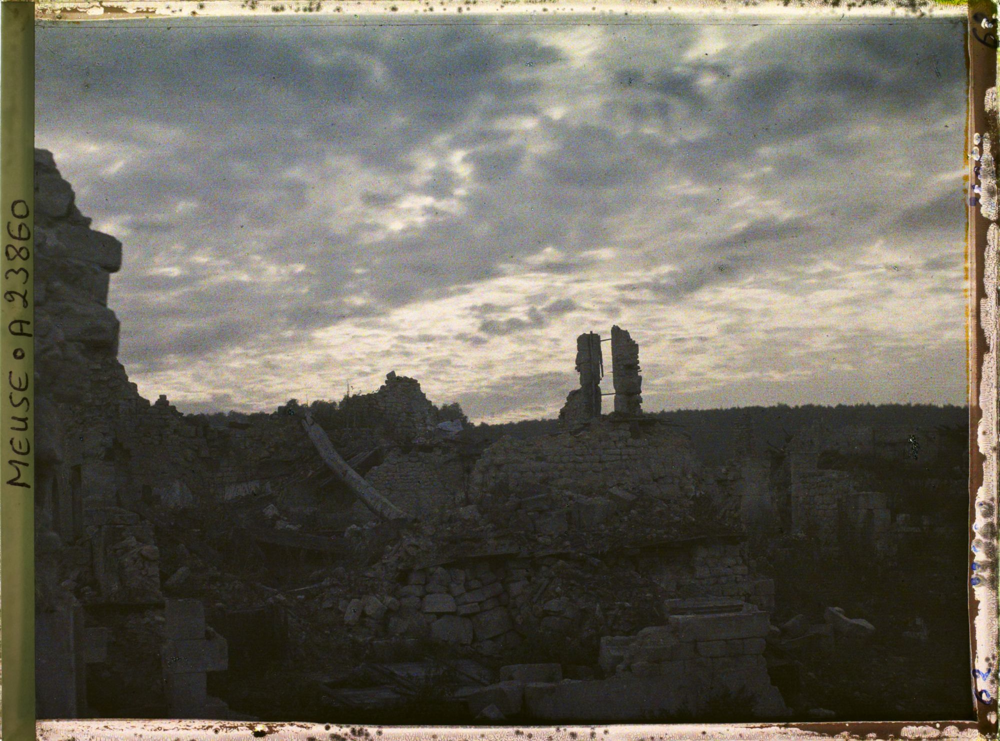 Image représentant France, Chatillon s/les Côtes, Le soir sur les ruines
