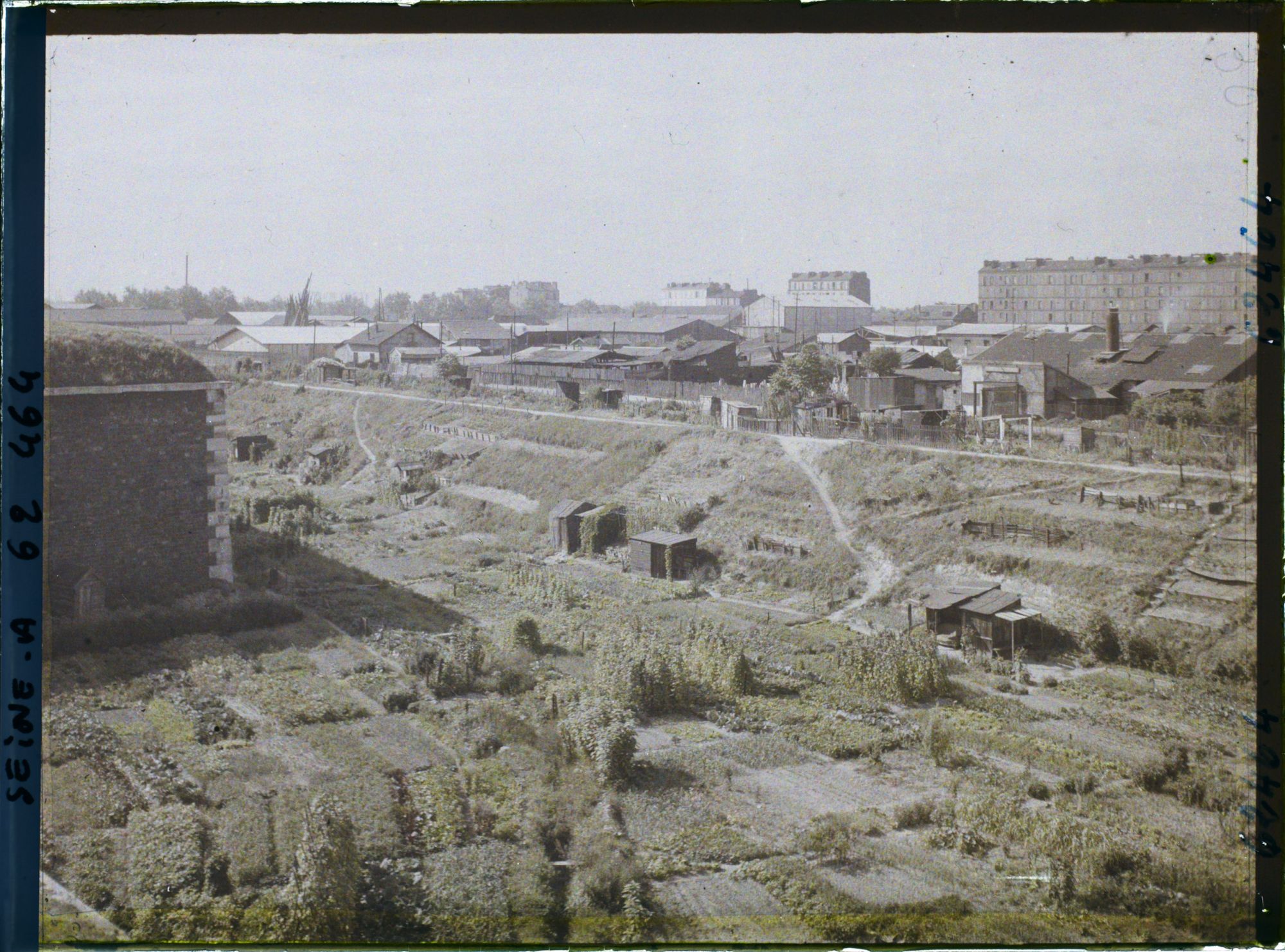 Image représentant Les jardins ouvriers dans les fossés des fortifications porte de la Chapelle