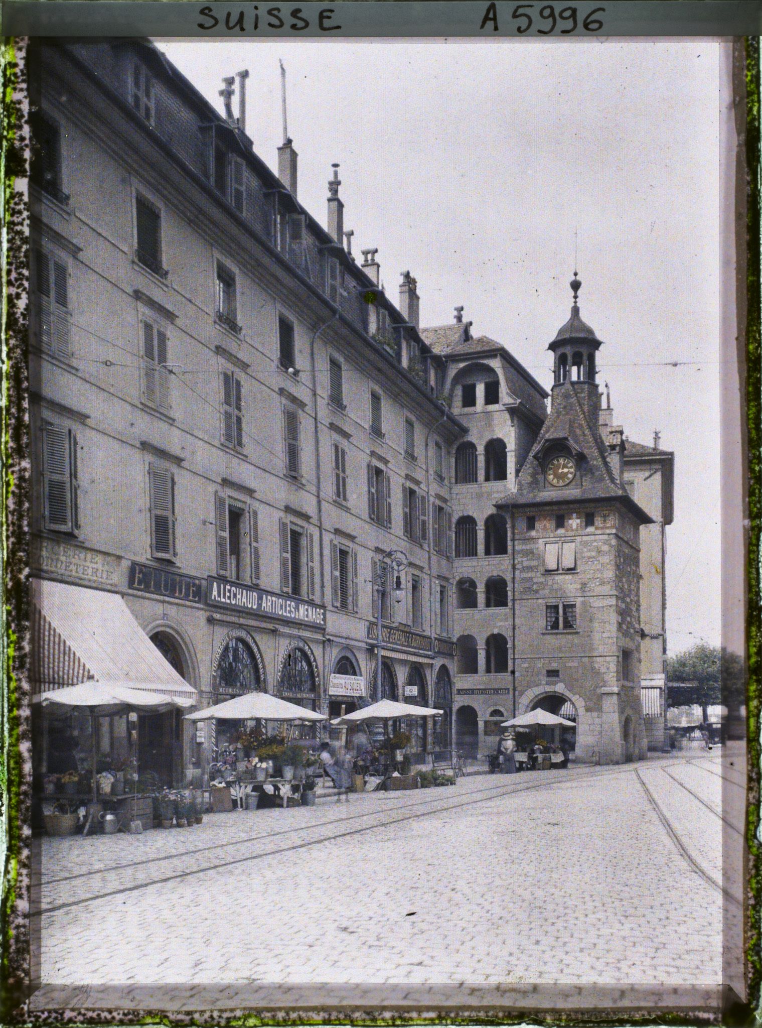 Image représentant La tour du Molard et le marché aux fleurs de la place du Molard