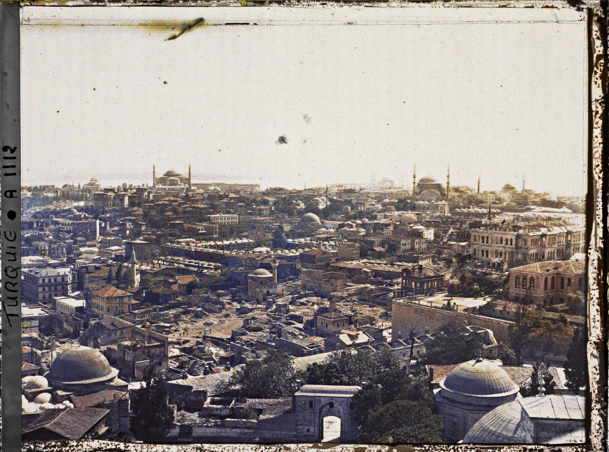 Image représentant Panorama pris depuis l'un des minarets de Süleymaniye Camii ("Mosquée du Sultan-Soliman-le-Magnifique") vers l'est
