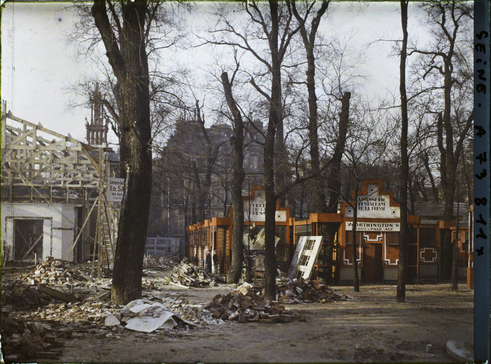Image représentant L'exposition des arts décoratifs, démolition du pavillon du Cercle des la Presse