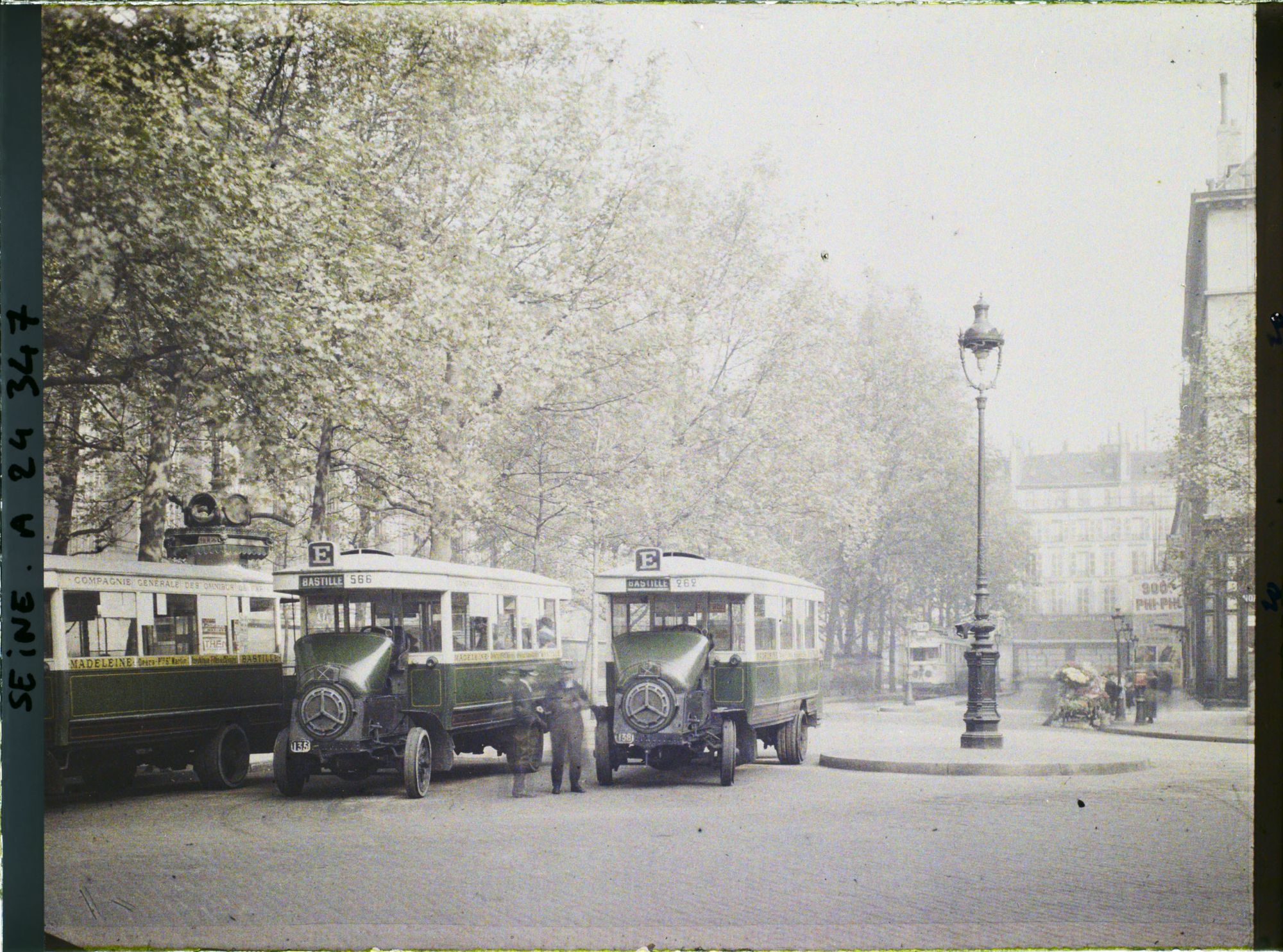 Image représentant Station d'autobus place de la Madeleine, la Compagnie générale des omnibus de Paris