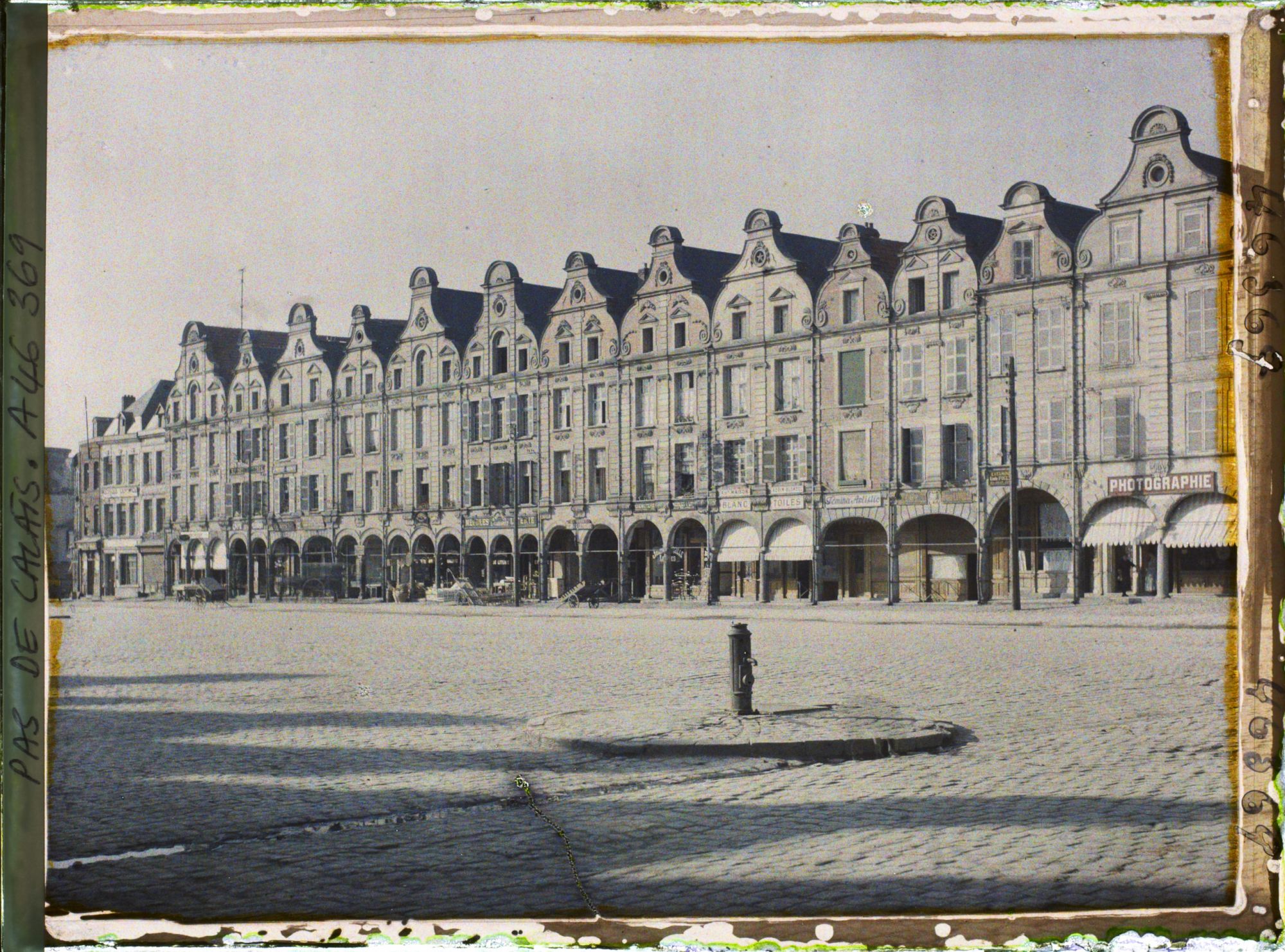 Image représentant France, Arras, Petite place, partie Est