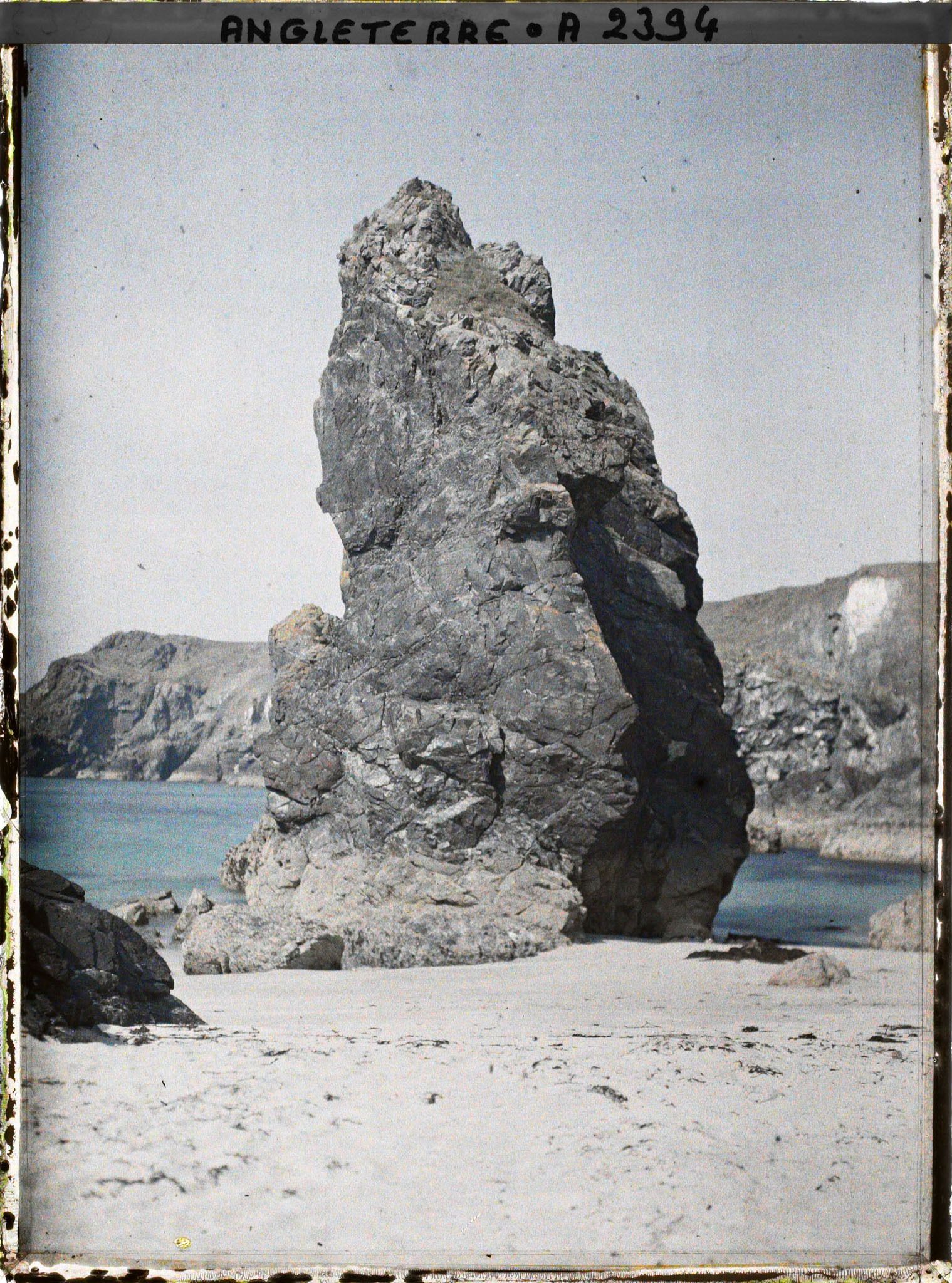 Image représentant Rocher au bord d'une plage
