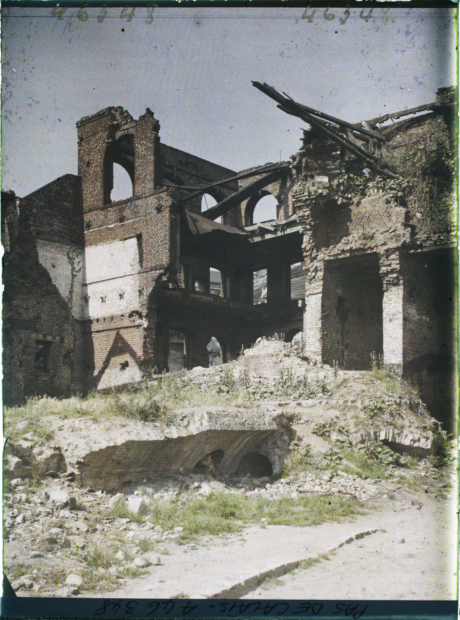 Image représentant France, Arras, Ruines derrière l'Hôtel de Ville