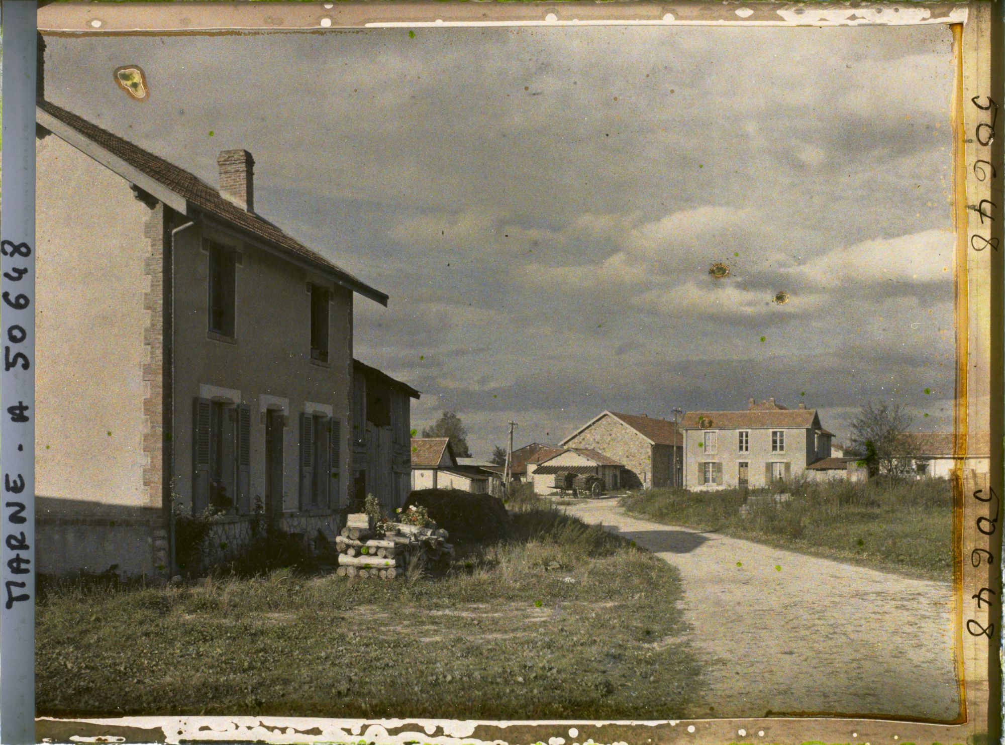 Image représentant France, Souain, Un Coin du Village