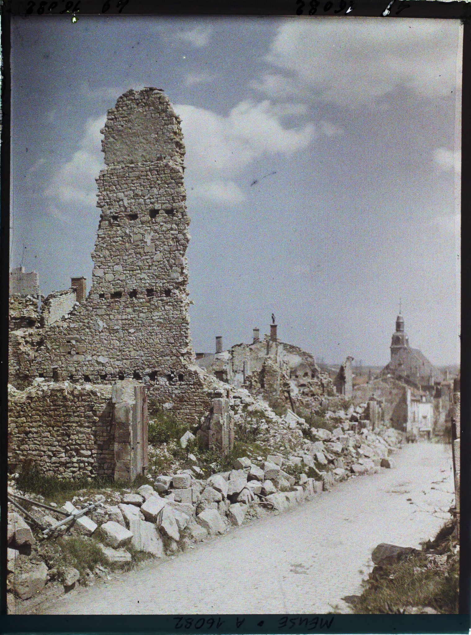Image représentant France, Verdun, Rue St Pierre, vue sur la Ville basse