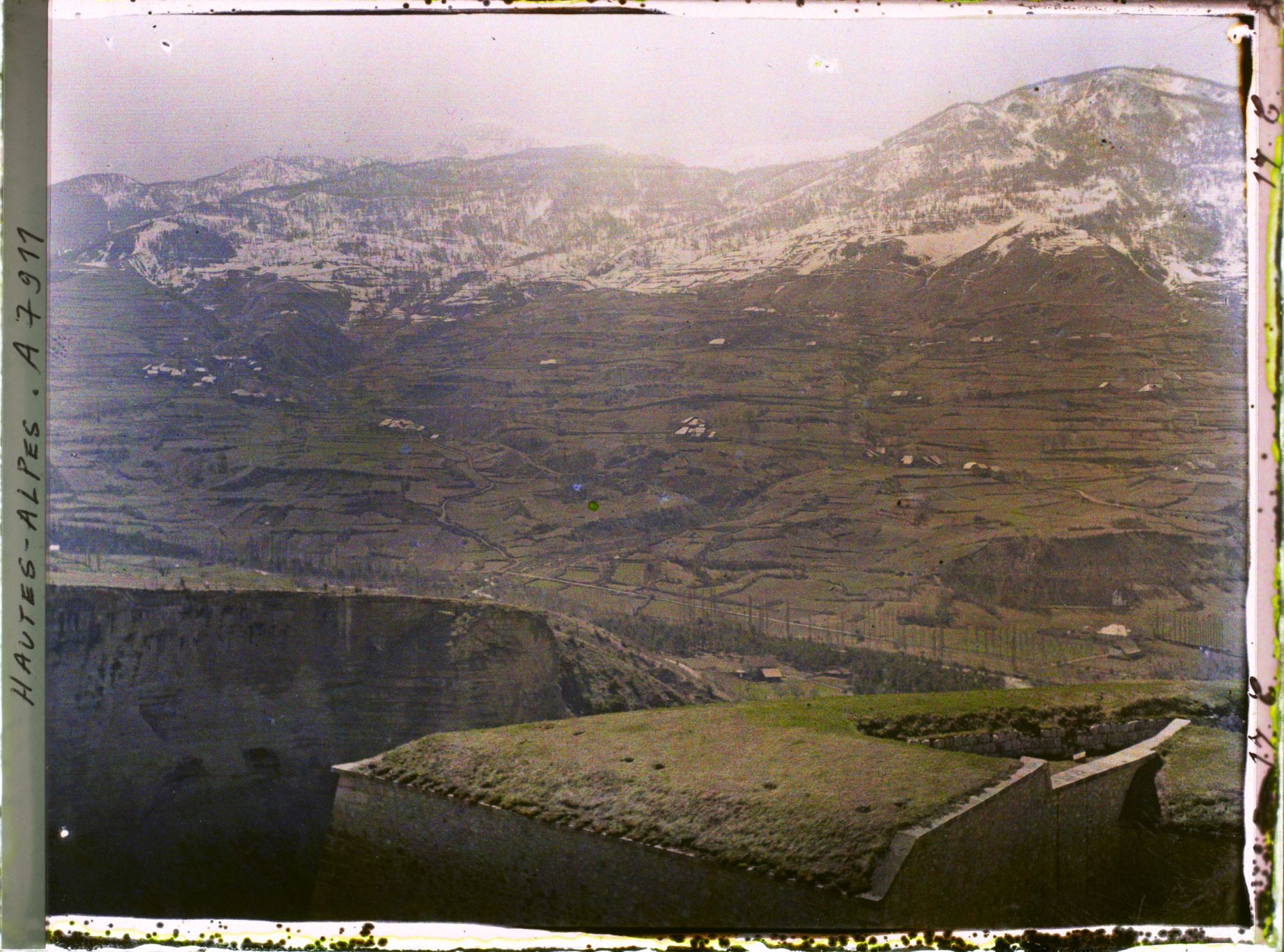 Image représentant Le hameau de Risoul vu du fort de Mont-Dauphin