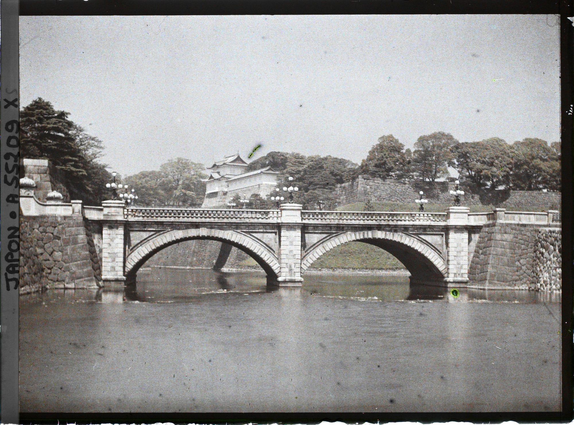 Image représentant Le Nijubashi (Pont double), entrée principale du palais impérial
