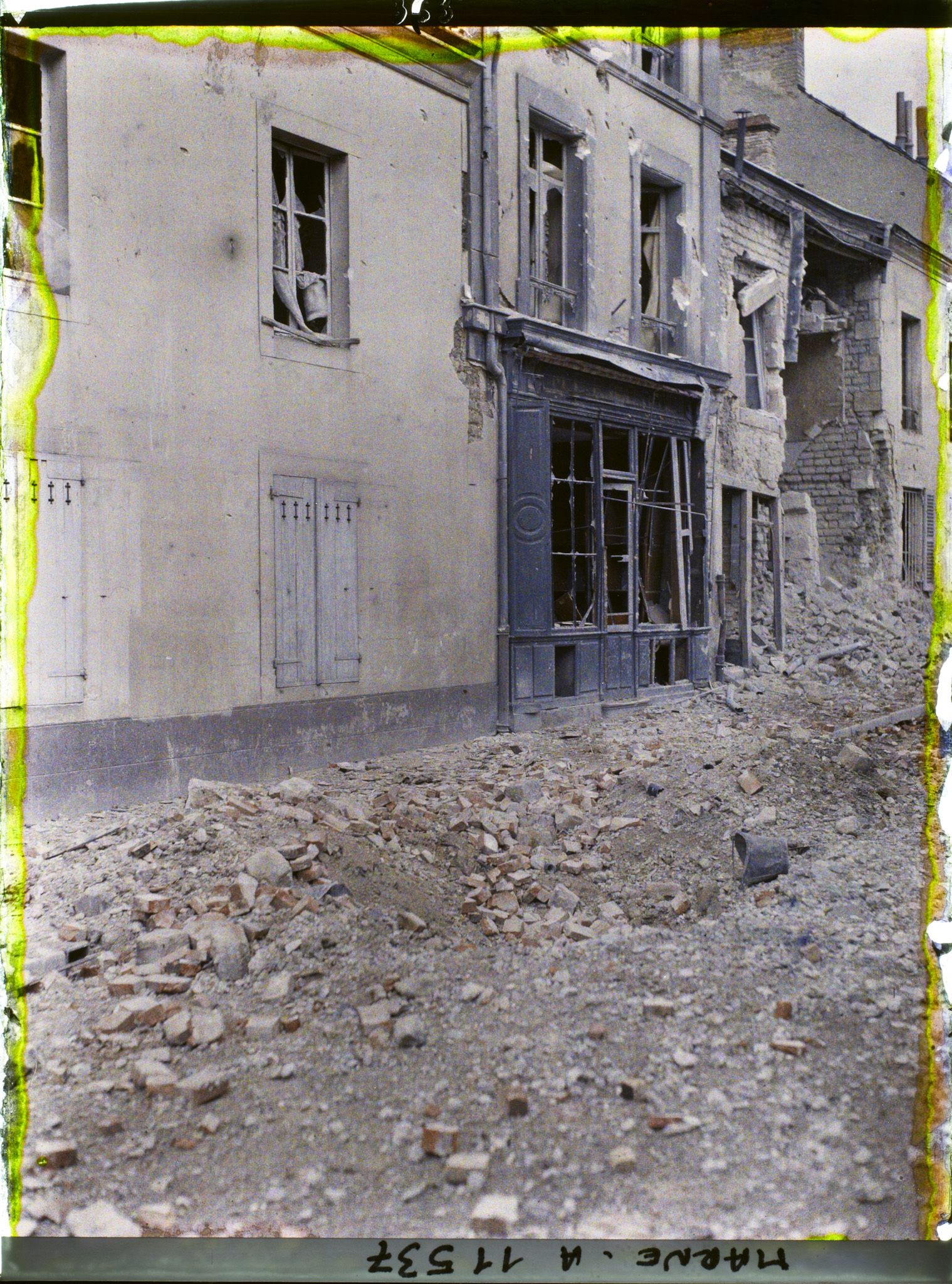 Image représentant Maisons, rue de Bétheny, après un bombardement