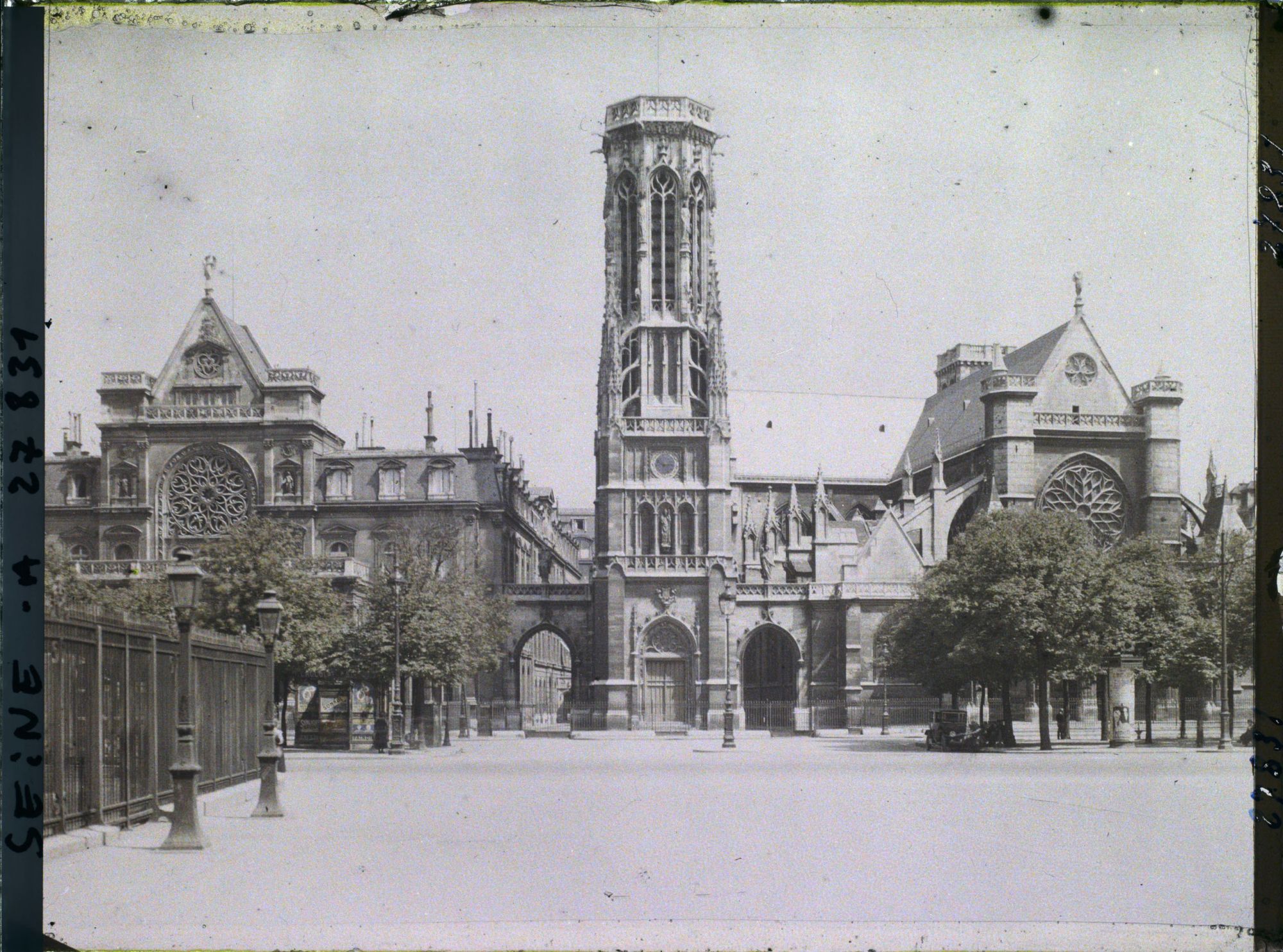 Image représentant L'église Saint-Germain-l'Auxerrois et la mairie du Ier arrondissement