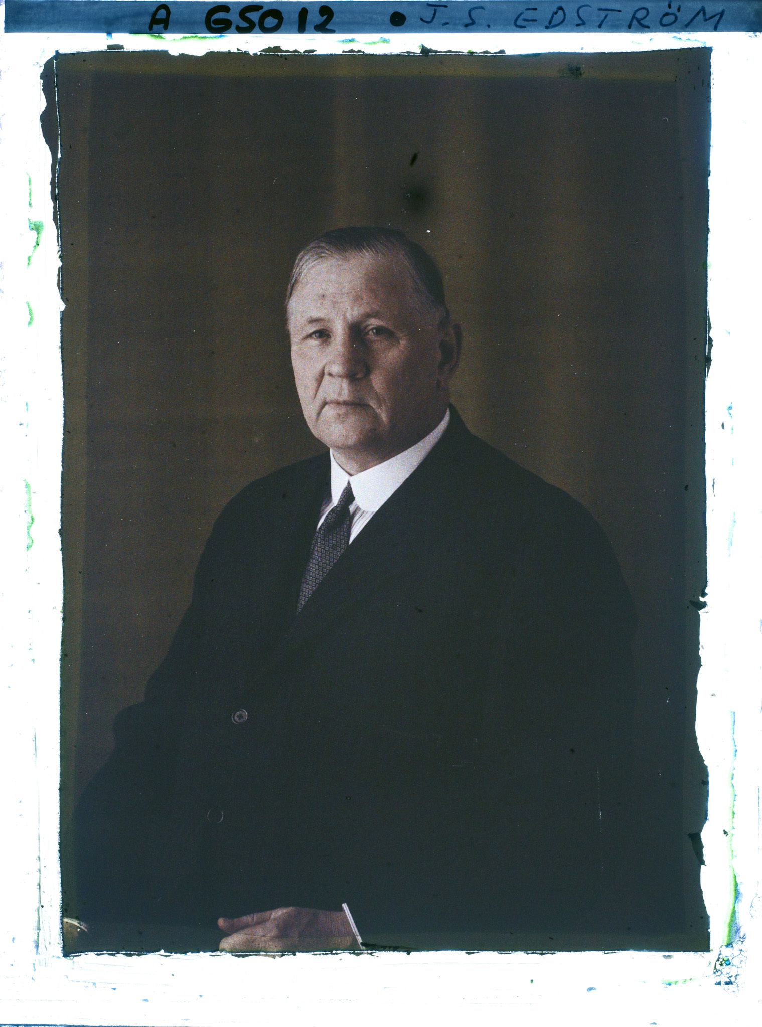 Image représentant Monsieur  https://musee-albert-kahn.s-museum.fr/home/NWQ2OTAwYzNmYjZlZTk1ZWQwODJmMjY4L2dlbmVyaWMtbm90aWNlLXRhYi9hdXRob3JpdHkvNjE3YTc5ZjVjZjhiODk2OGIzMzM3ZDIx/5d6900c3fb6ee95ed082f268/generic-notice-tab/authority/617a79ebcf8b8968b3336c77 Johannes Sigfrid Edström