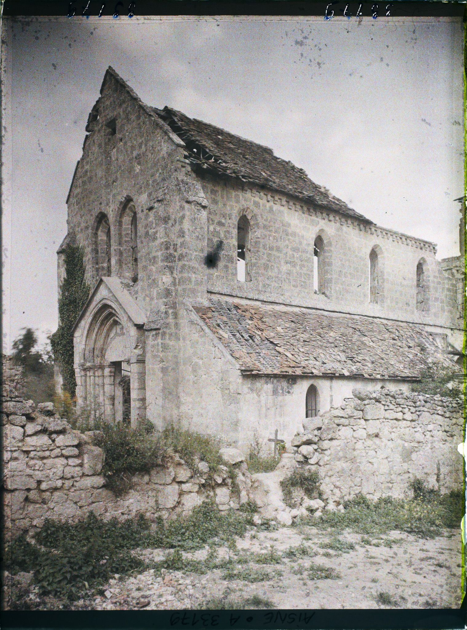 Image représentant France, Guminy, Façade de l'Eglise