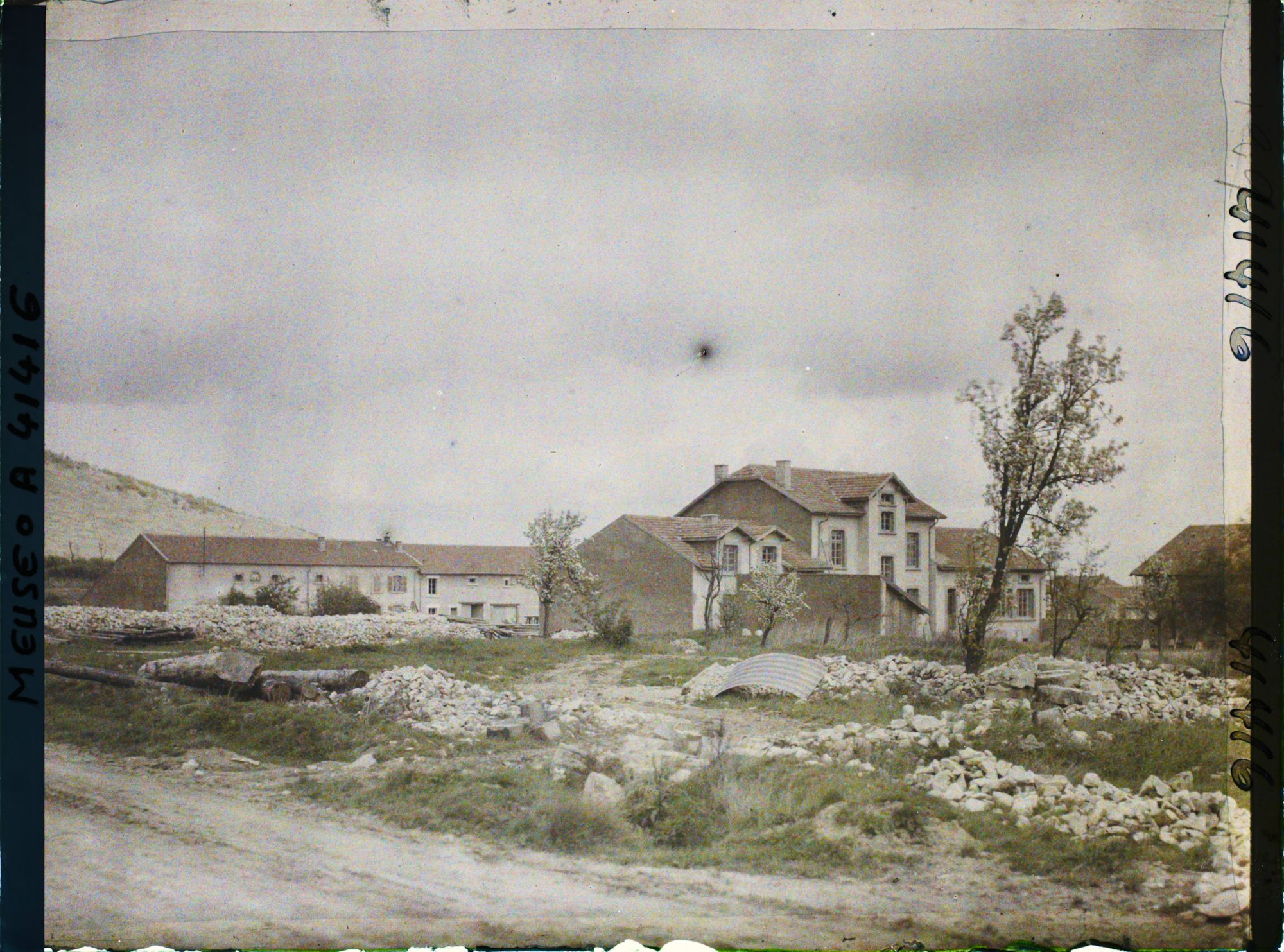 Image représentant France, Combres, Vue vers la Mairie