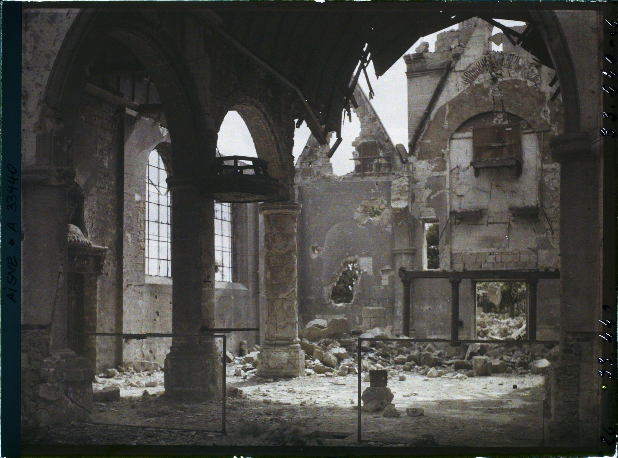 Image représentant France, Chauny, Intérieur de l'Eglise vu vers la sortie