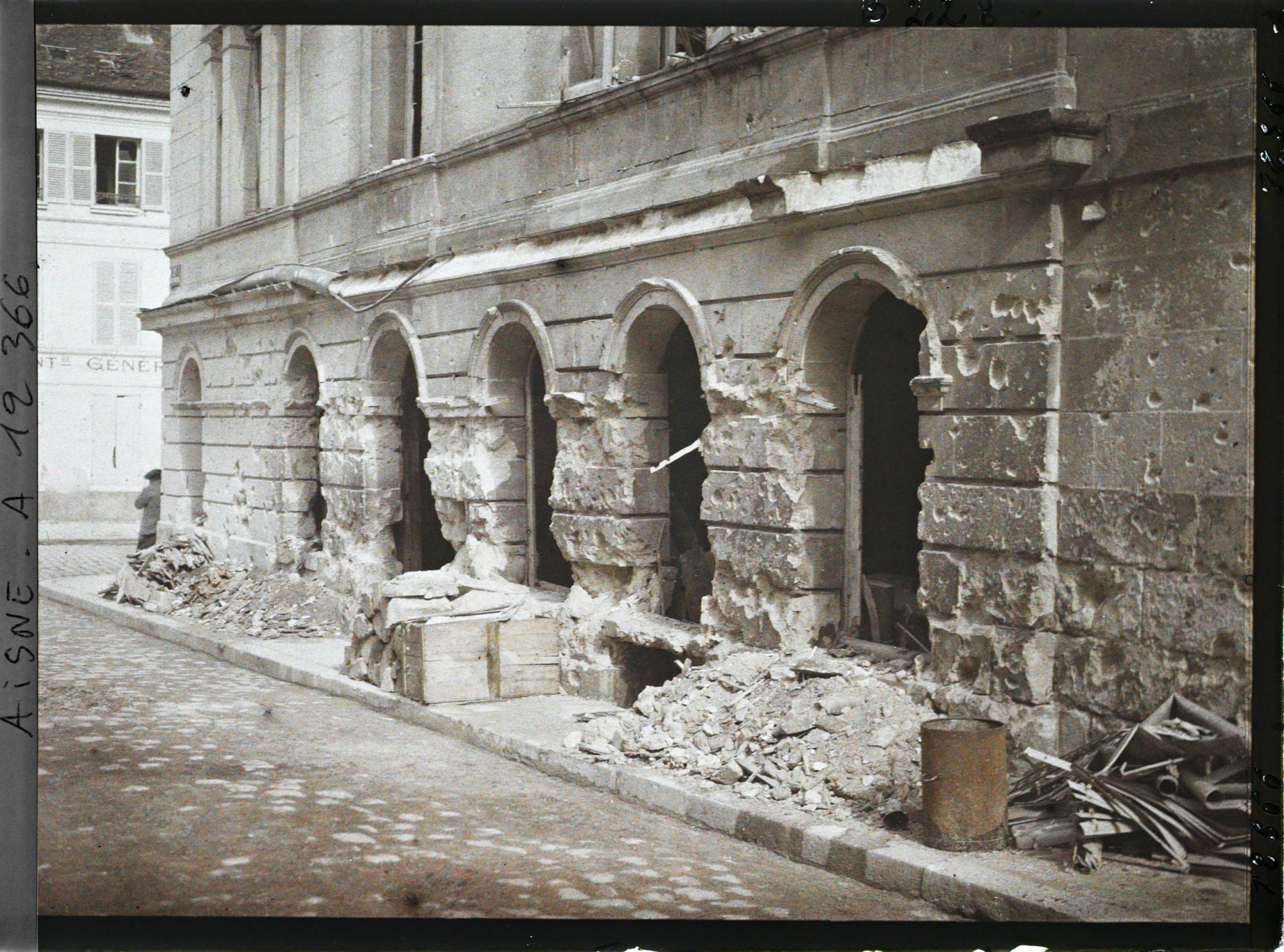 Image représentant Le théâtre bombardé le 5 Juillet