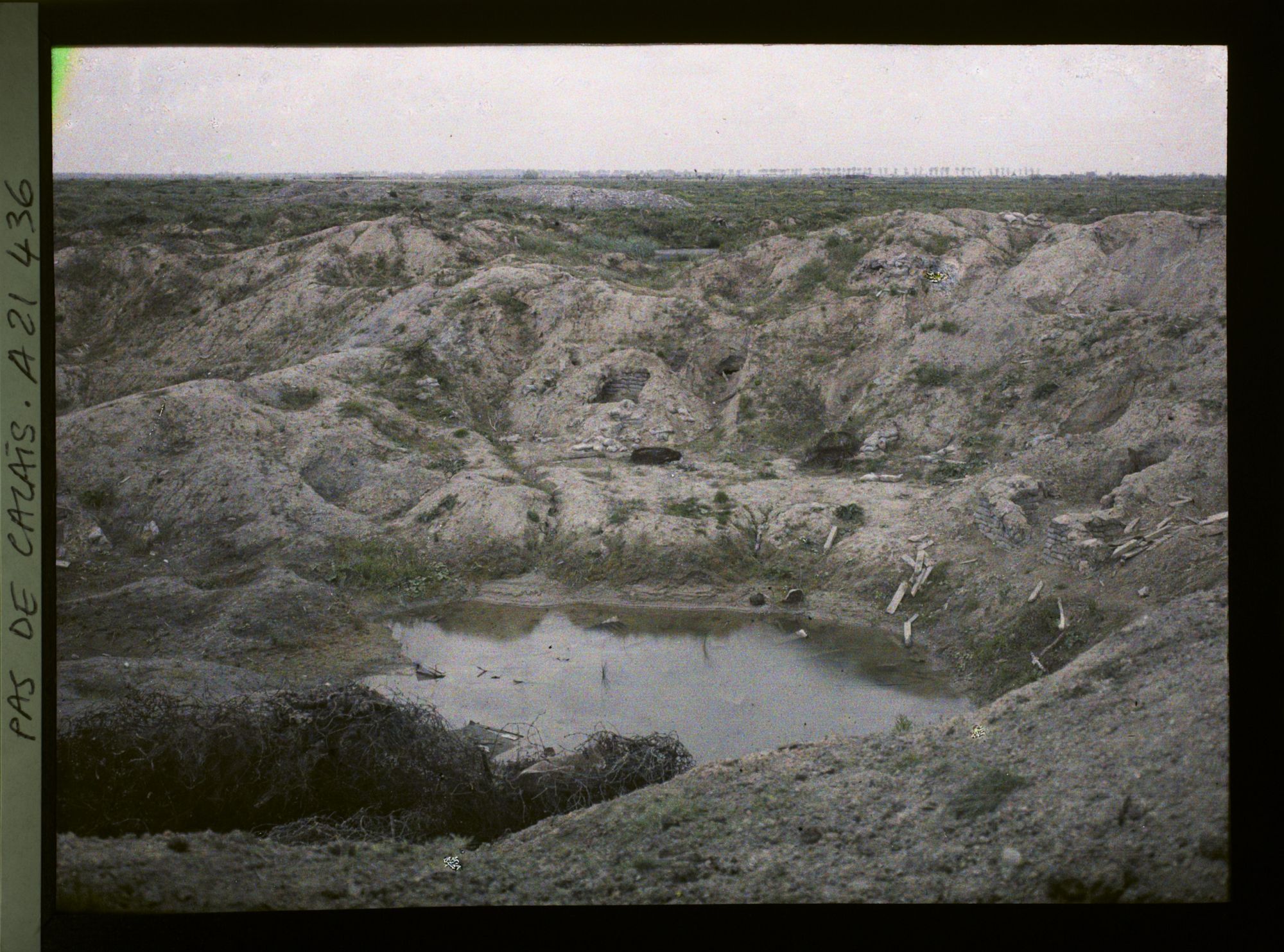 Image représentant France, Givenchy, Aspect de la région et grand cratère