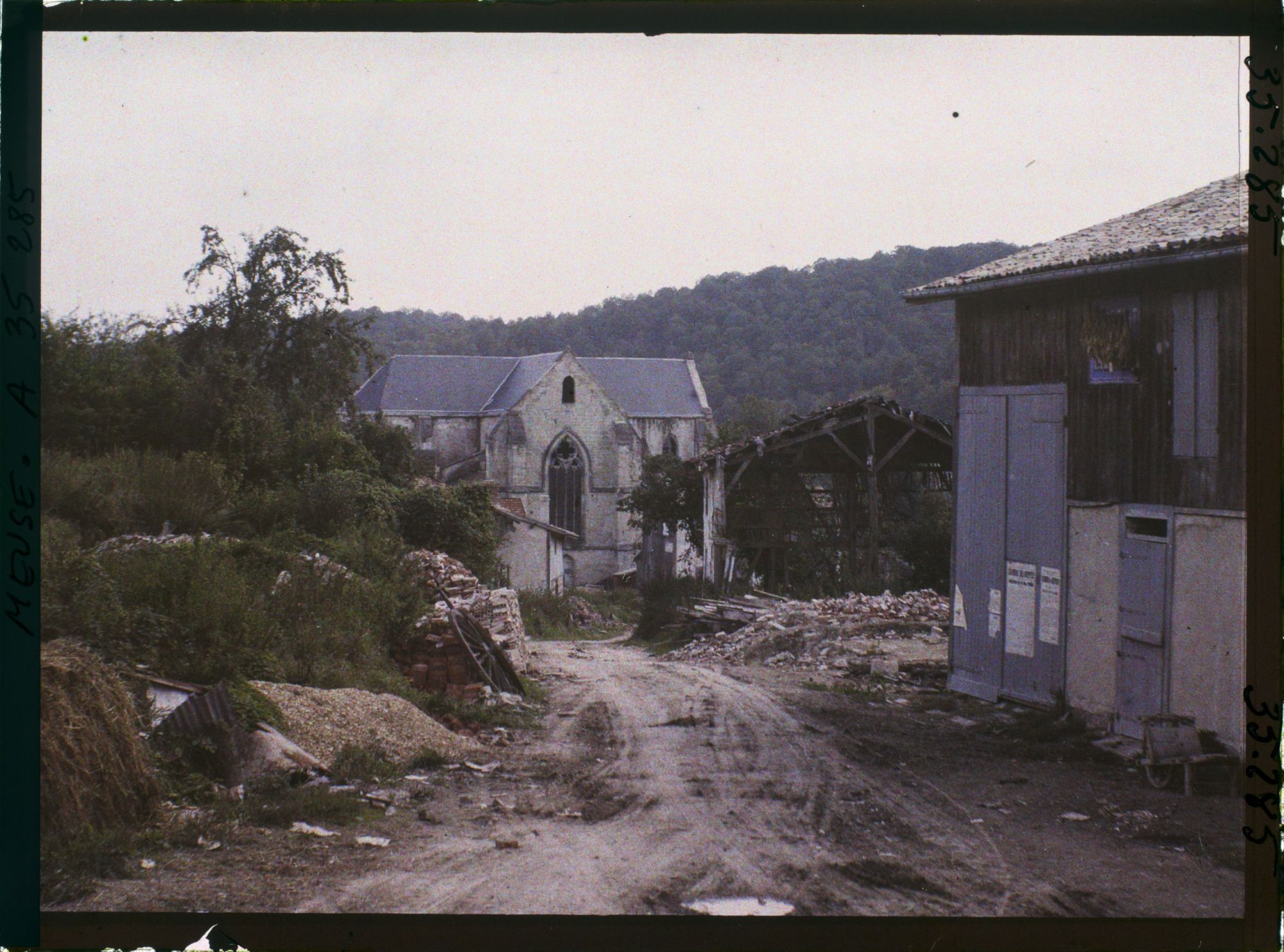 Image représentant France, La Chalade, Vue vers l'Eglise