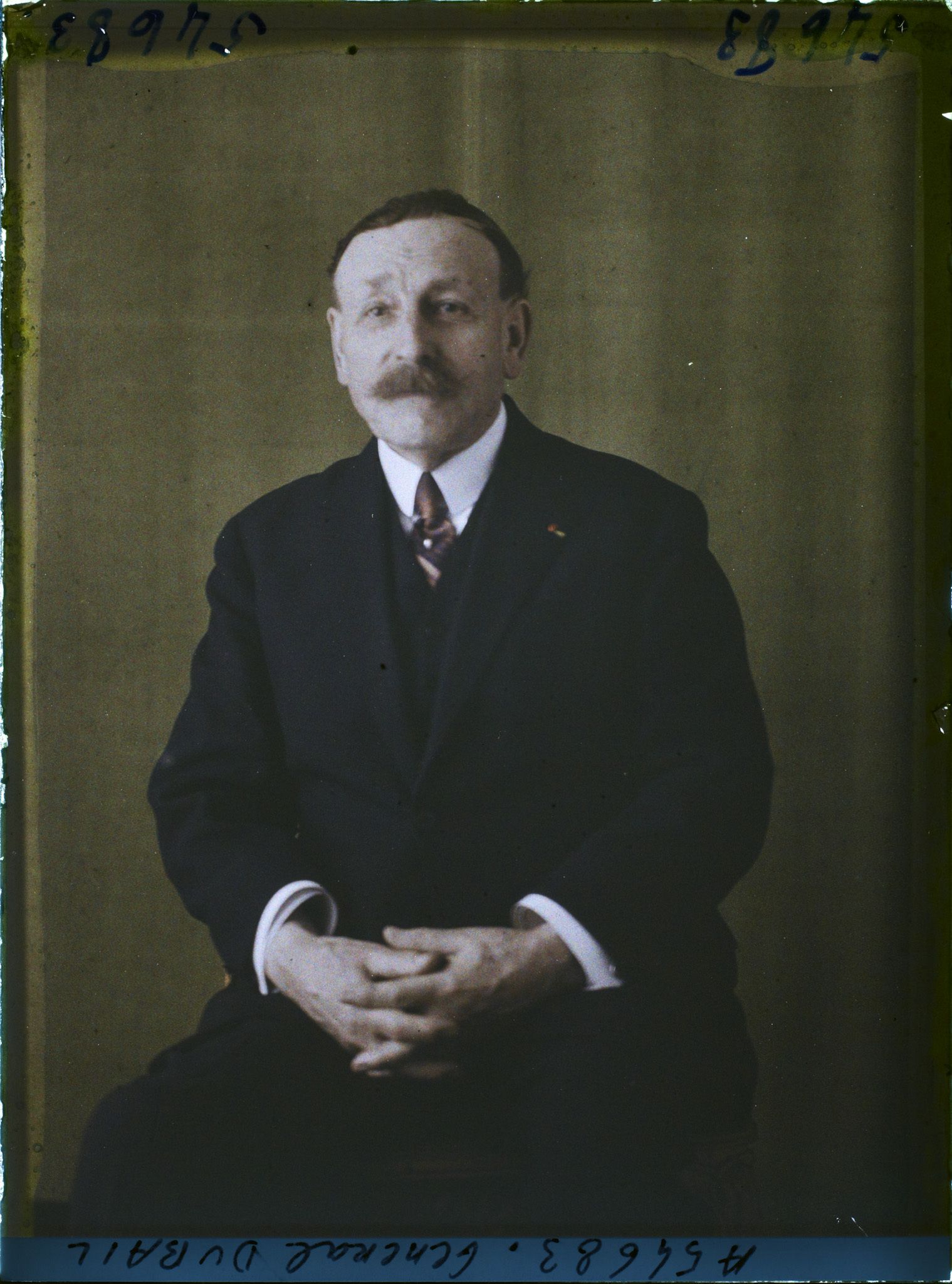 Image représentant https://musee-albert-kahn.s-museum.fr/home/NWQ2OTAwYzNmYjZlZTk1ZWQwODJmMjY4L2dlbmVyaWMtbm90aWNlLXRhYi9hdXRob3JpdHkvNjE3YTc5ZjVjZjhiODk2OGIzMzM3ZDIx/5d6900c3fb6ee95ed082f268/generic-notice-tab/authority/617a79ebcf8b8968b3336be3 Le Général Augustin Dubail