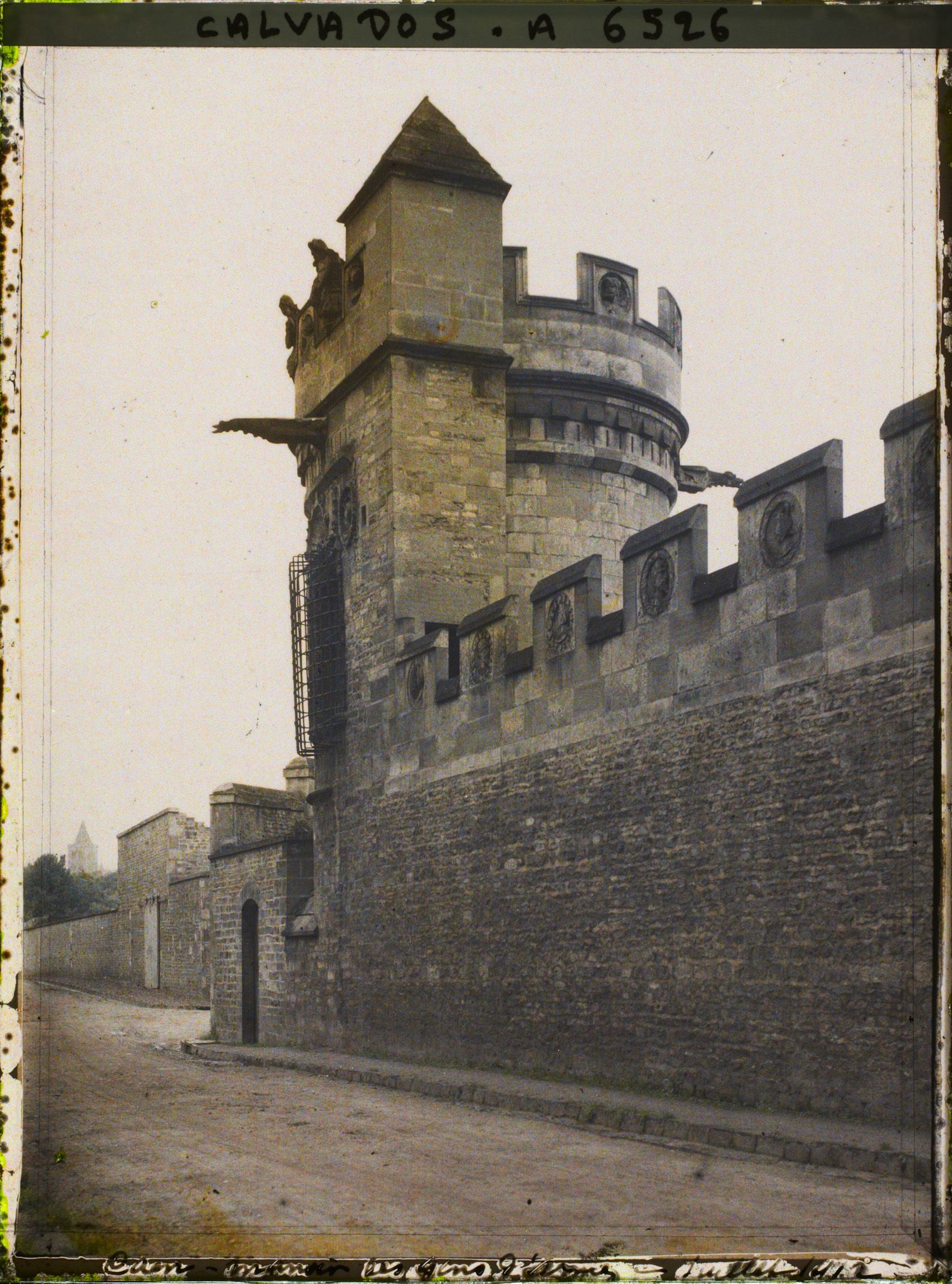 Image représentant La tour ouest du manoir des Gens d'armes