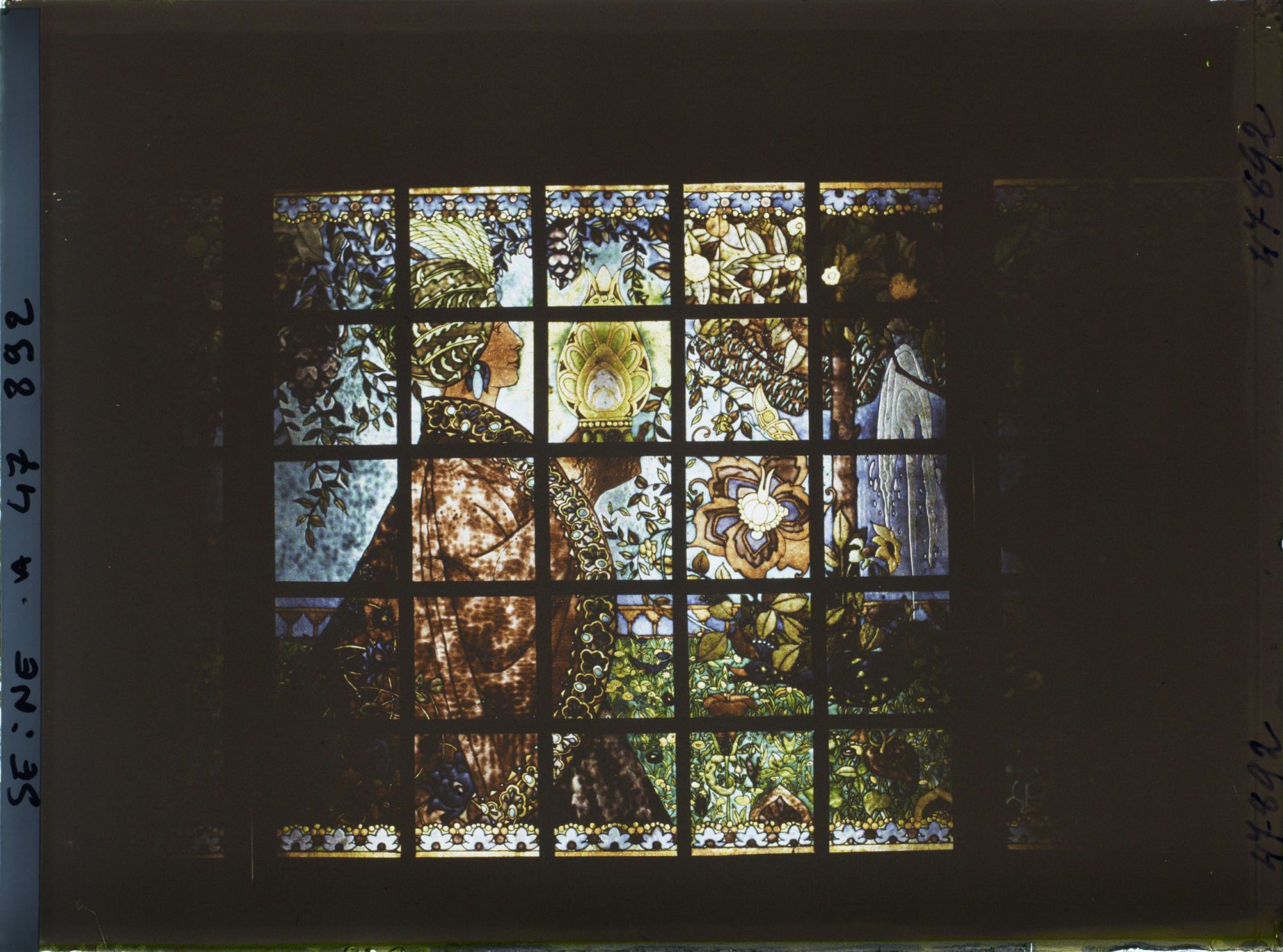 Image représentant L'Exposition des arts décoratifs, Vitrail du salon de l'école nationale d'art décoratif de Nice