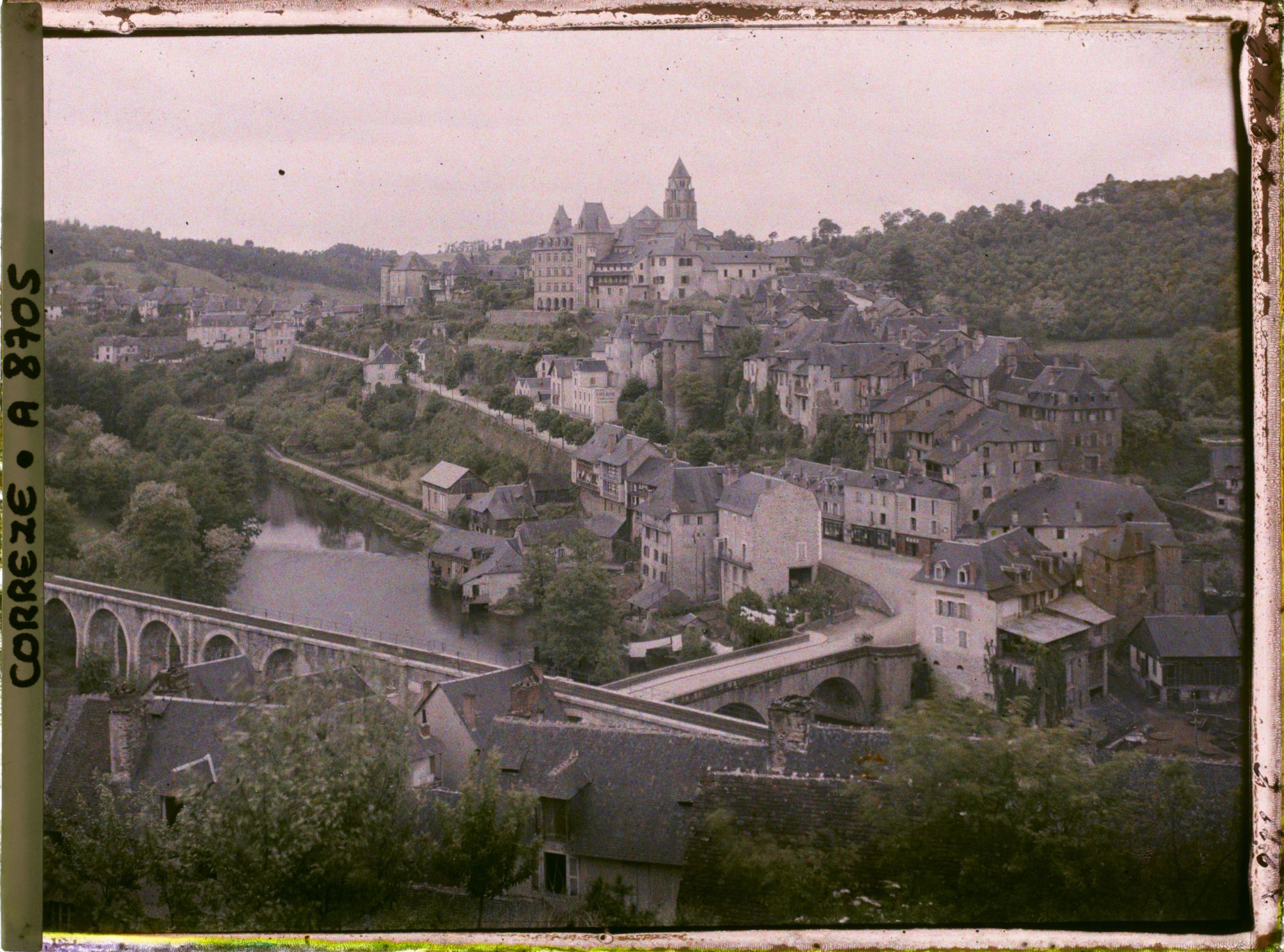 Image représentant Vue générale de la ville prise des hauteurs dominant le faubourg Sainte Eulalie