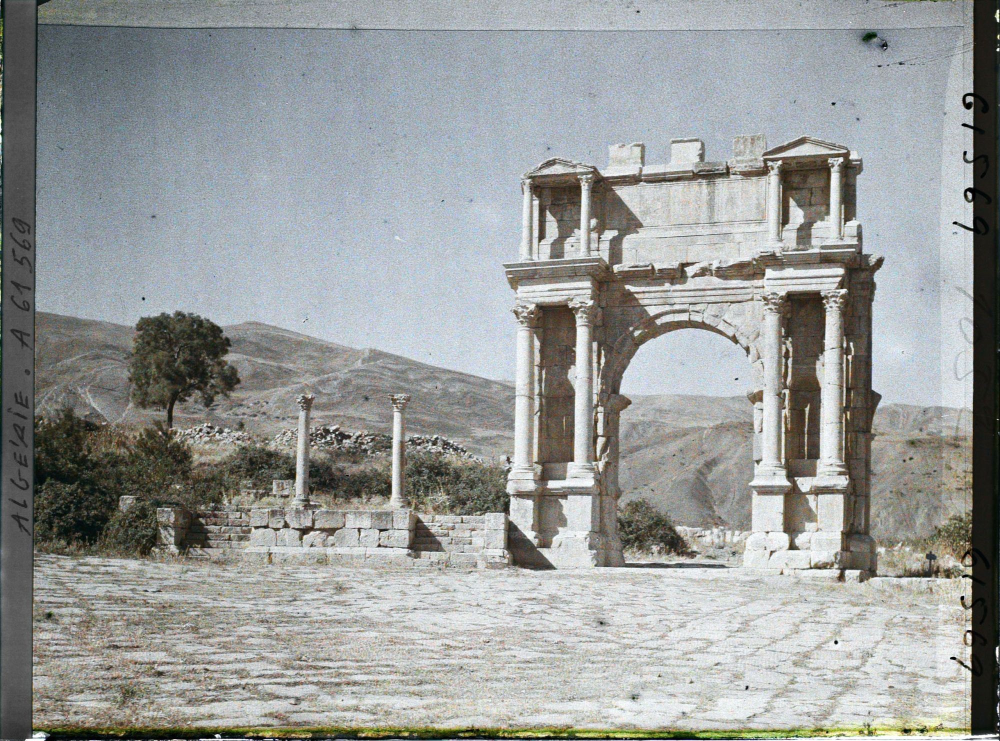 Image représentant Algérie, Djemila, Arc de triomphe de Caracalla