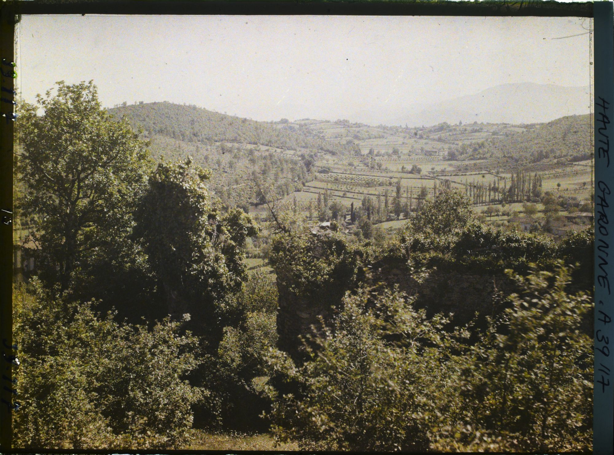 Image représentant France, Montespan Hte Garonne, Vue prise vers le Sud Est du Château