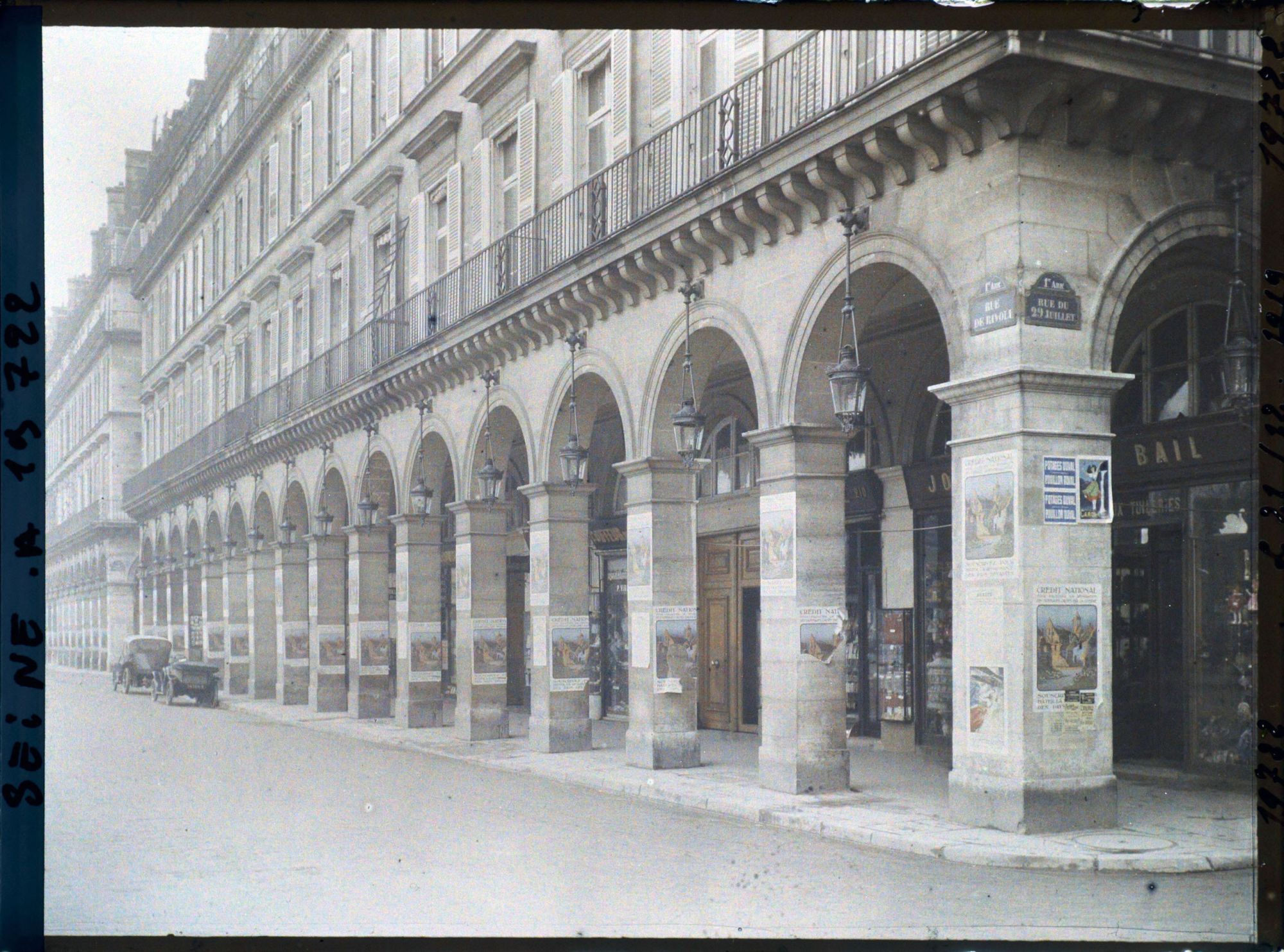 Image représentant Affiches du Crédit National rue de Rivoli