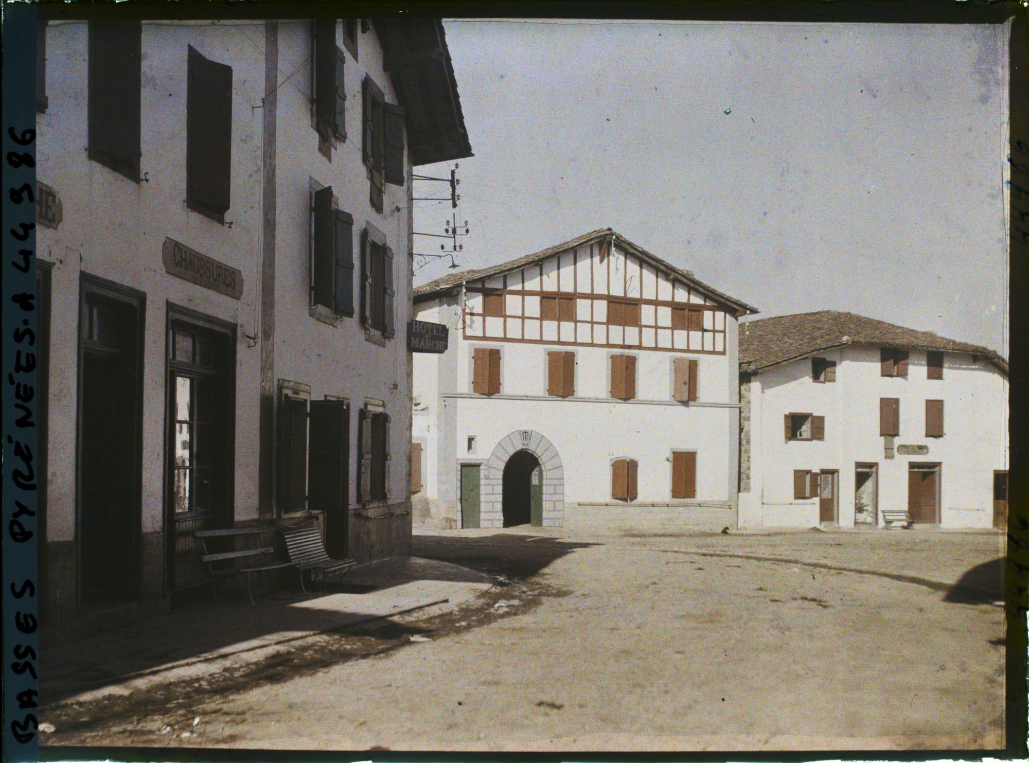 Image représentant France, Espelette, Dans le Village ensemble de maisons