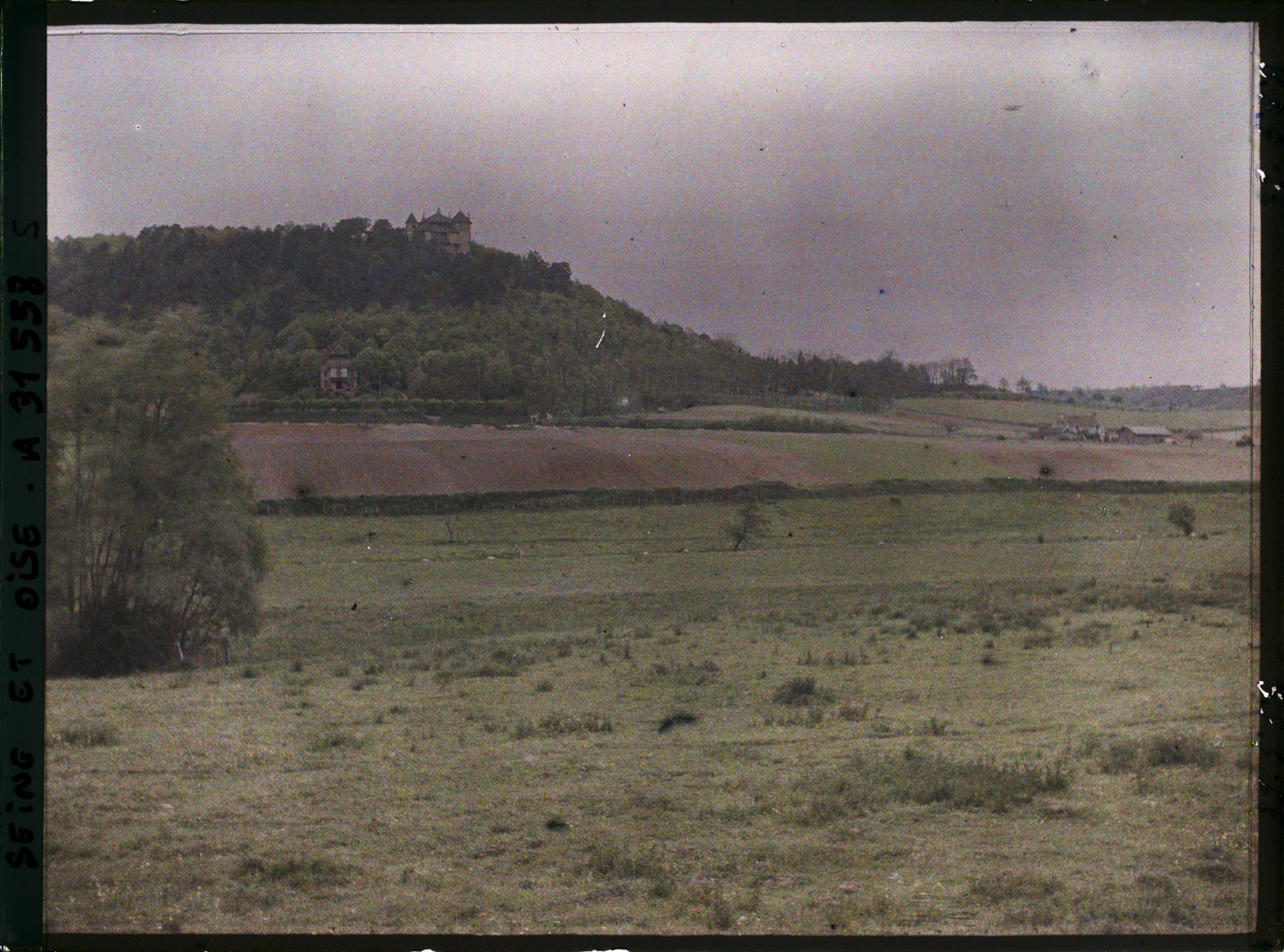 Image représentant France, Chevreuse, Les Cultures :  vue prise de la route de St Rémy