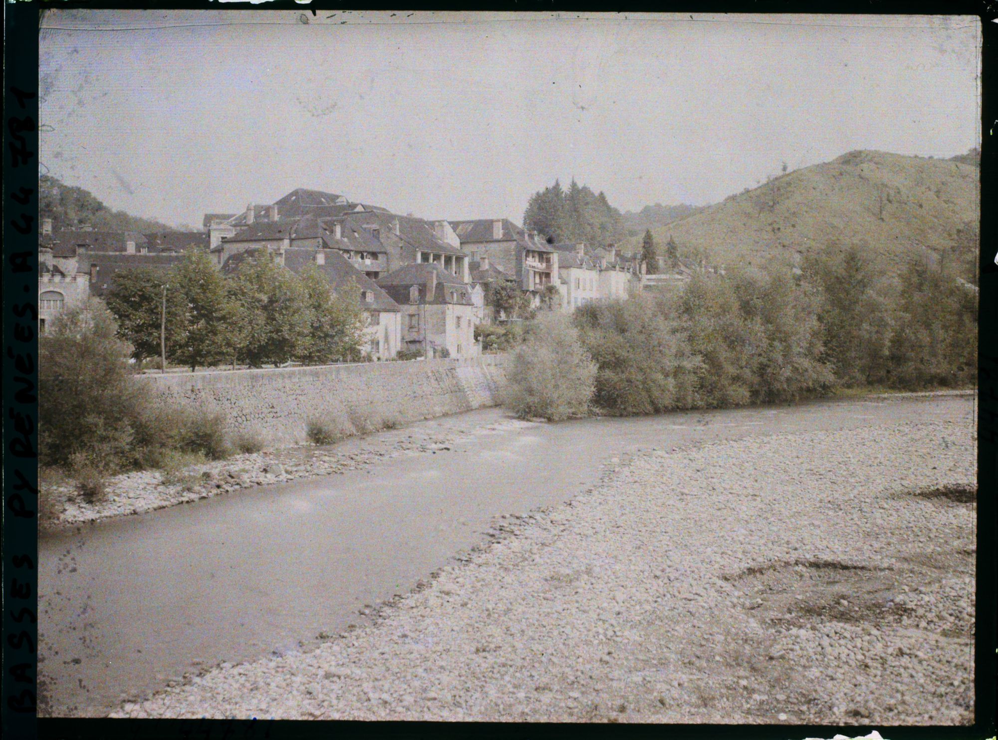 Image représentant France , Tardets, Vue d'ensemble s/ le Saison