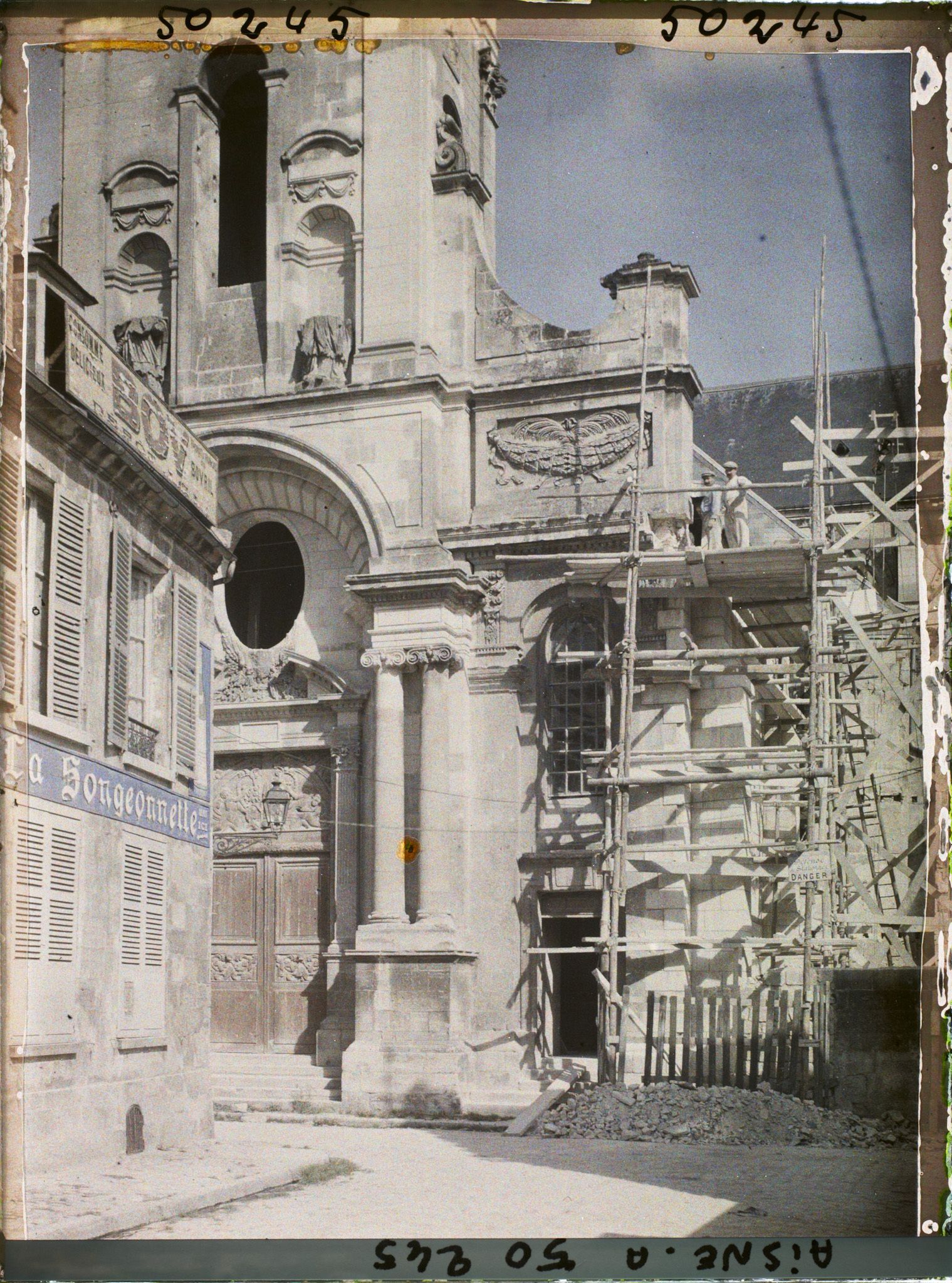 Image représentant France, Soissons, Restauration de la façade de St Léger