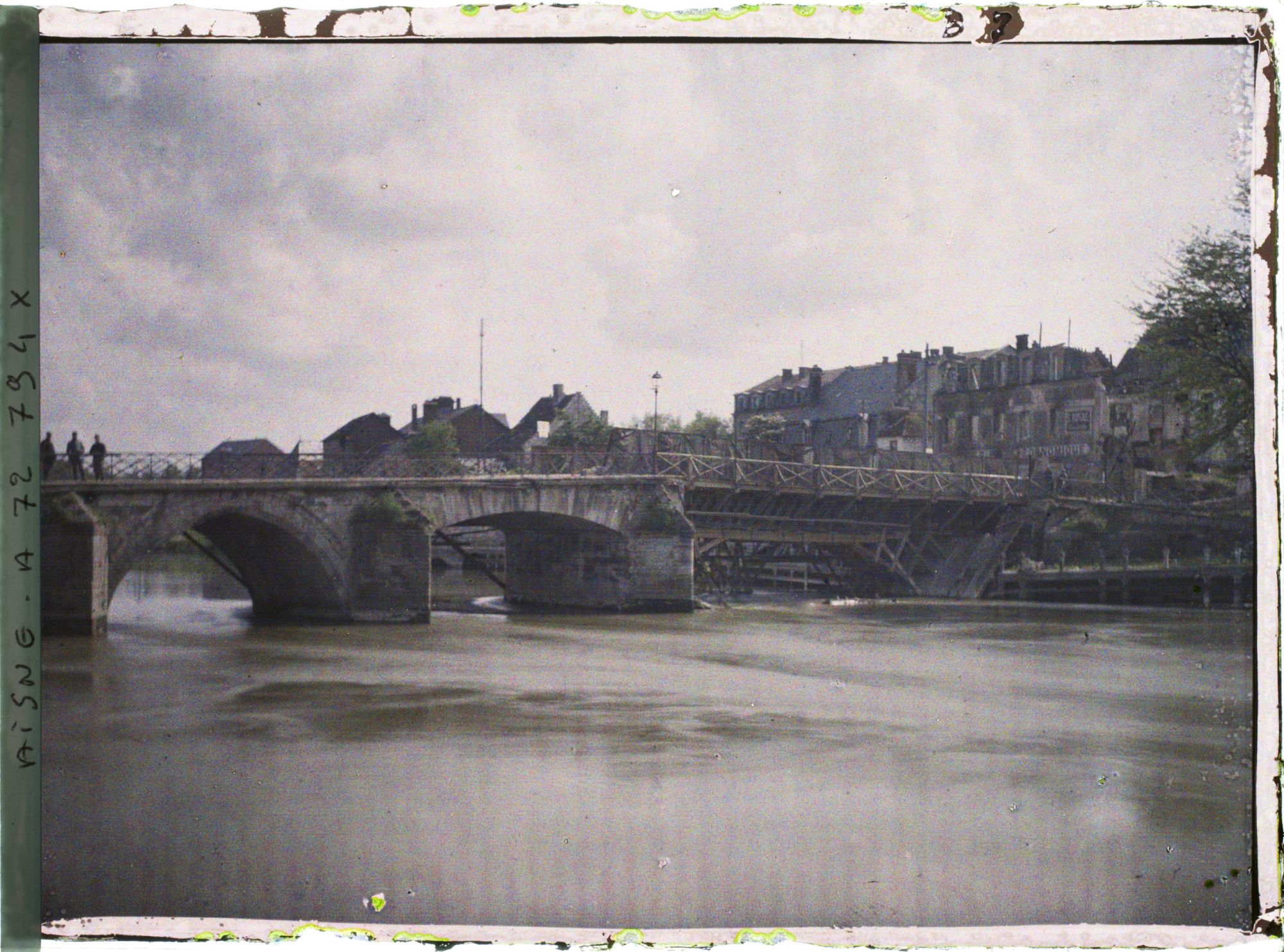 Image représentant Le pont détruit en 1914 par les Allemands et rétabli par les Anglais, d'où son nom de pont des Anglais