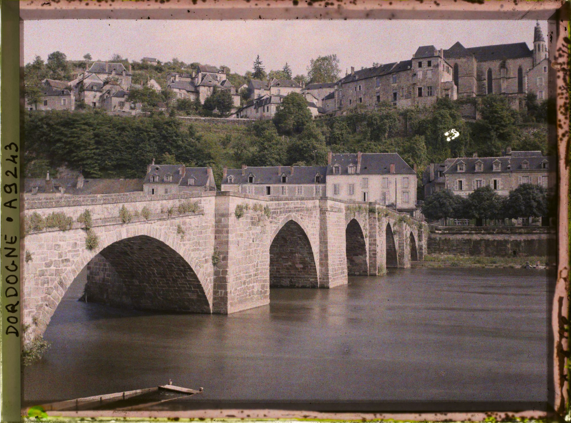 Image représentant France, Terrasson, Le Vieux Pont