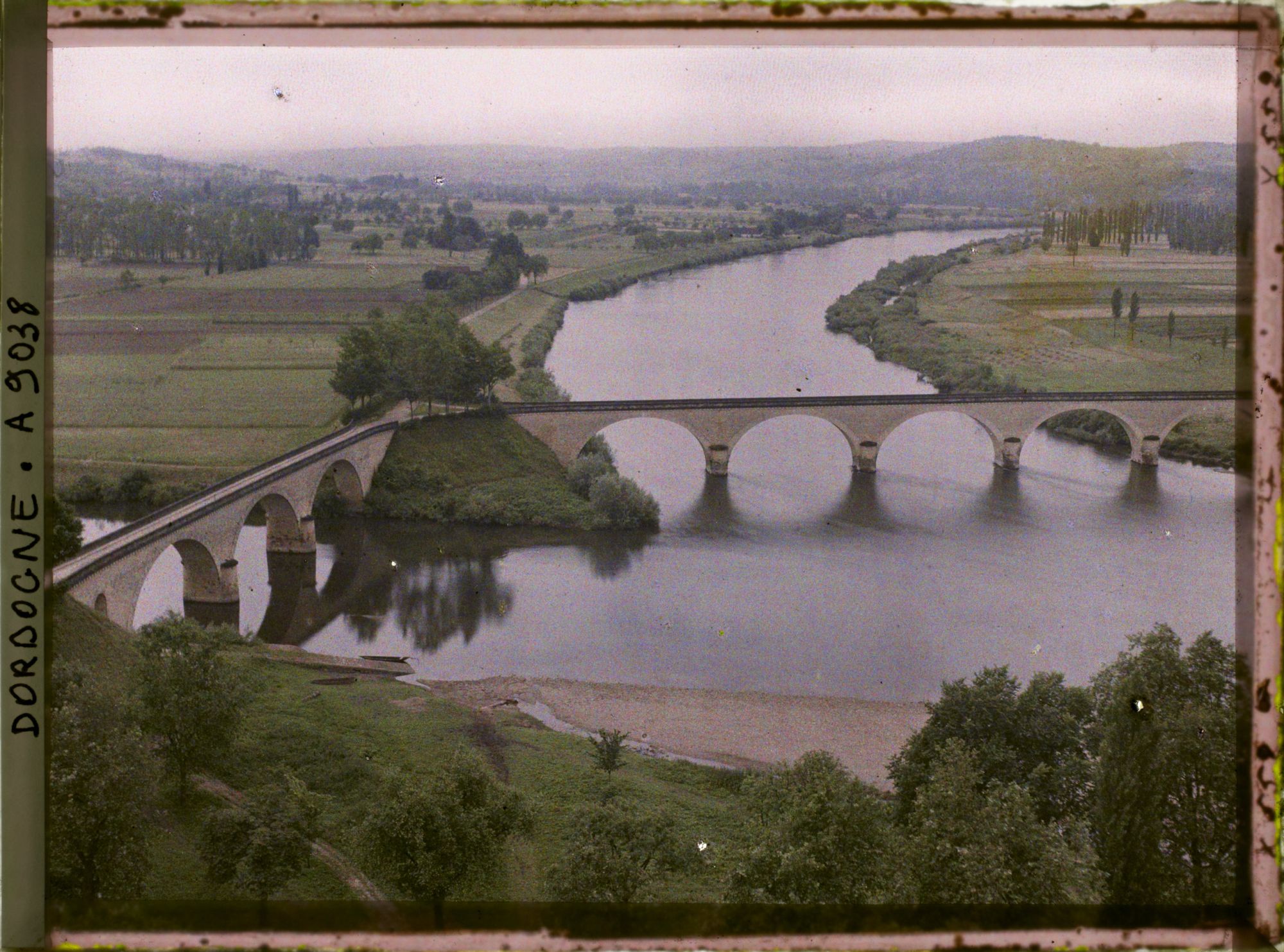 Image représentant Périgord, Limeuil, Le même que le N° 9036