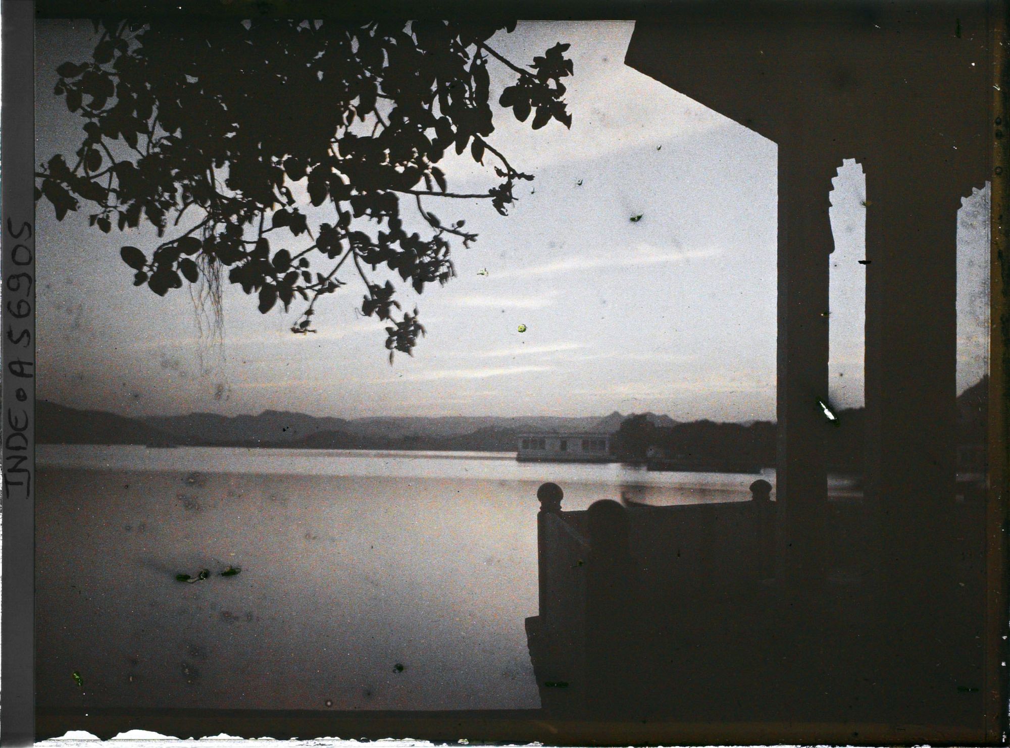 Image représentant Crépuscule sur le lac