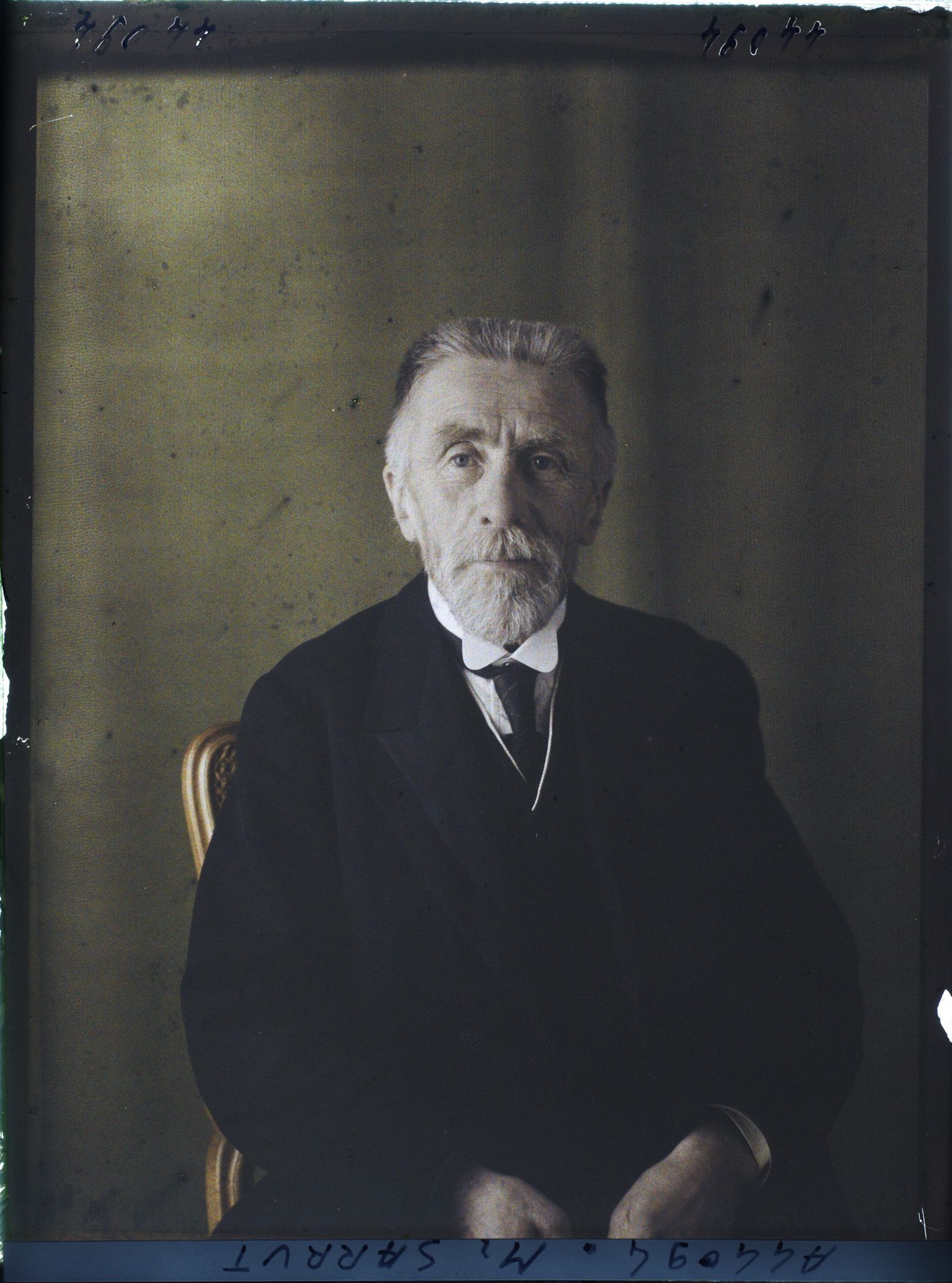 Image représentant https://musee-albert-kahn.s-museum.fr/home/NWQ2OTAwYzNmYjZlZTk1ZWQwODJmMjY4L2dlbmVyaWMtbm90aWNlLXRhYi9hdXRob3JpdHkvNjE3YTc5ZjVjZjhiODk2OGIzMzM3ZDIx/5d6900c3fb6ee95ed082f268/generic-notice-tab/authority/617a79ebcf8b8968b333773d Monsieur Louis Sarrut