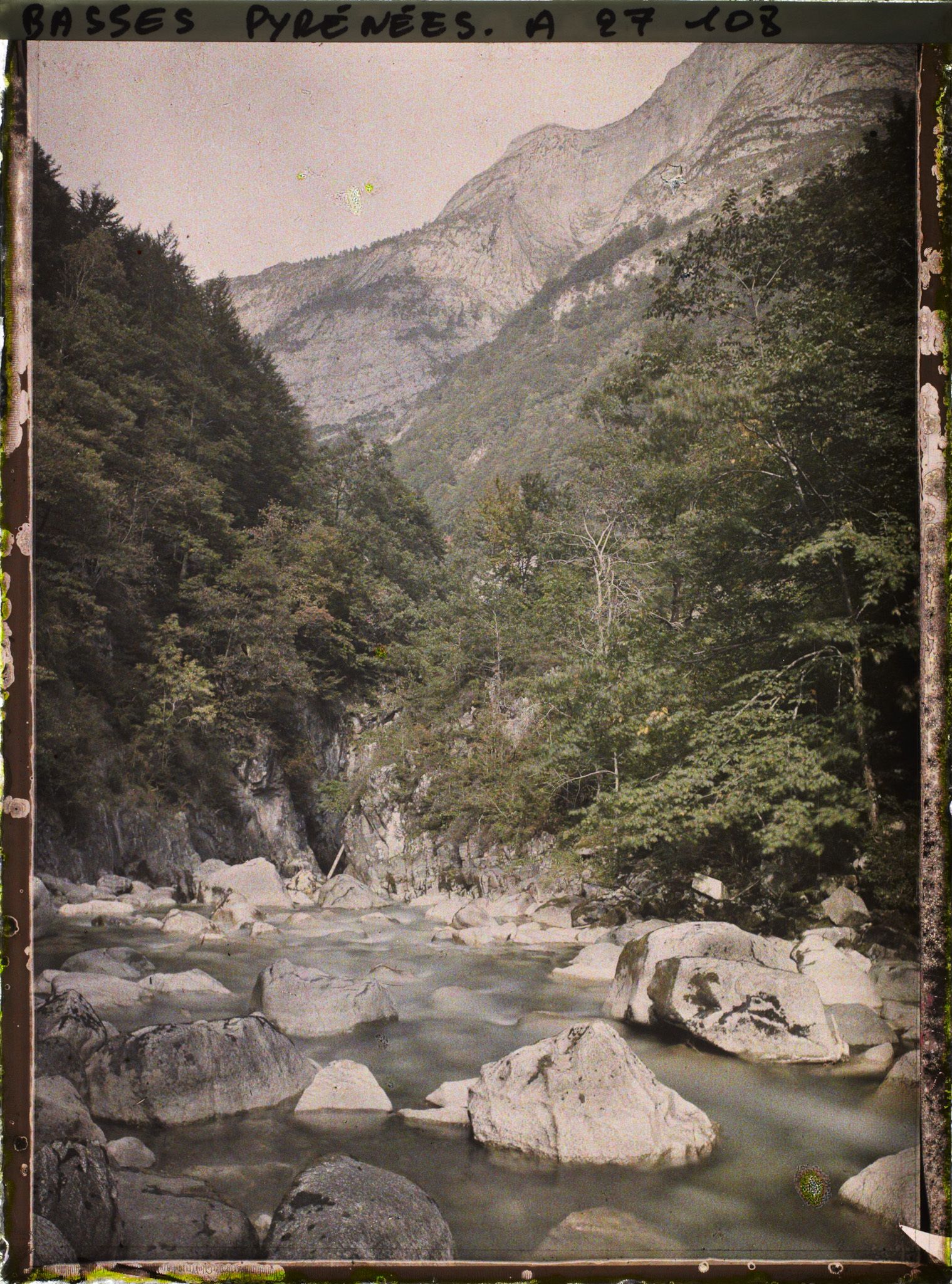 Image représentant France , Vallée D'Ossau, Route entre Larun et Eaux Chaudes