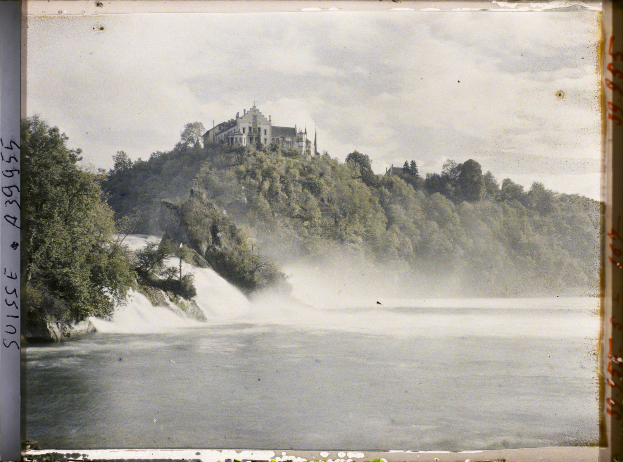 Image représentant Les chutes du Rhin et le château de Laufen vus du Rheinfallquai