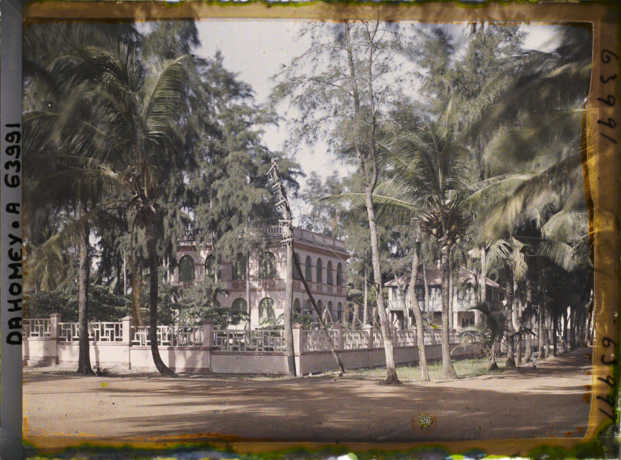 Image représentant L'avenue du Trésor dans le quartier européen