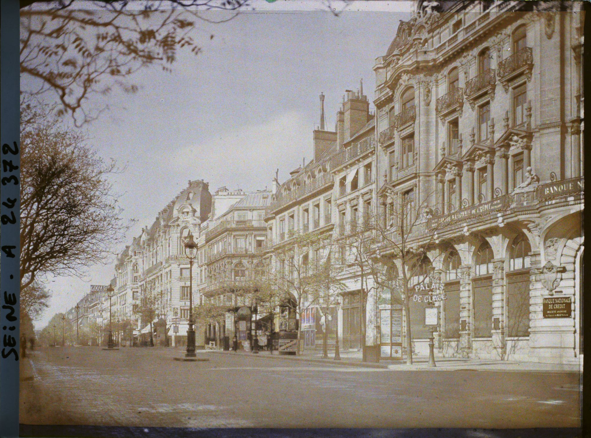 Image représentant Le boulevard des Italiens, au niveau du n° 14